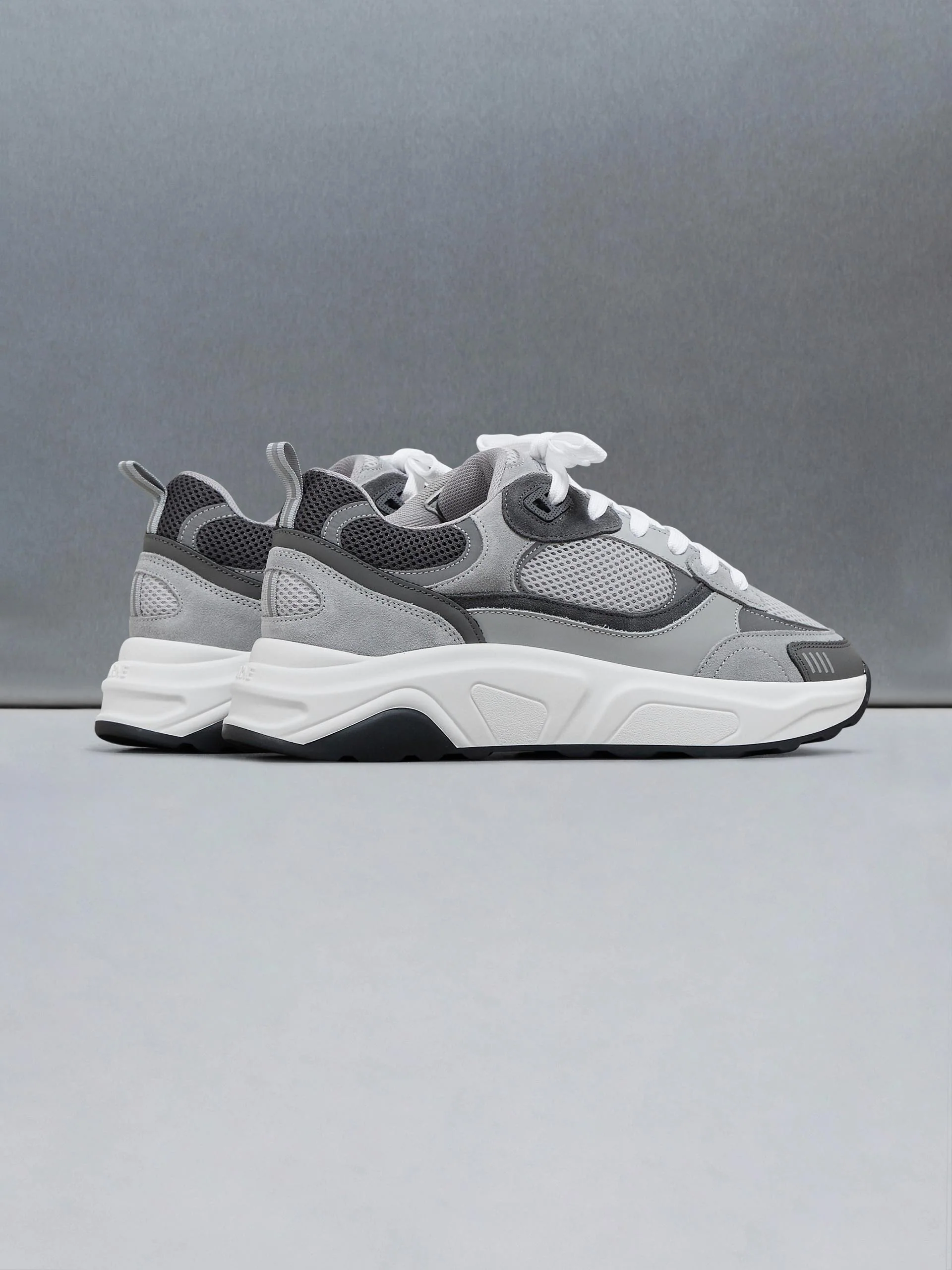 Flow Runner in Grey - Image 4