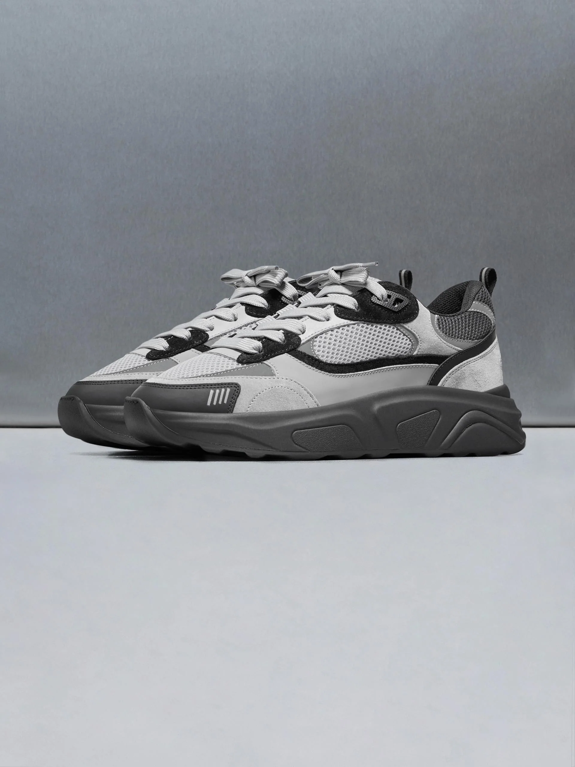 Flow Runner in Midnight Grey - Image 3