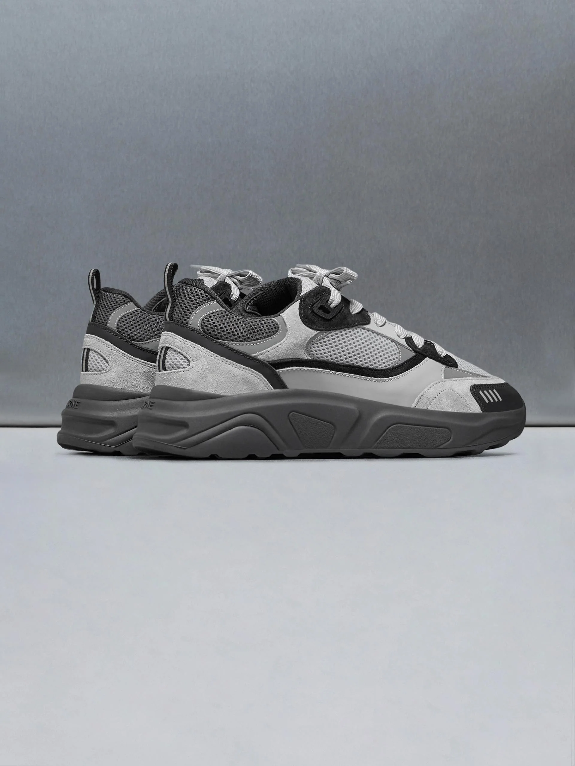 Flow Runner in Midnight Grey - Image 4