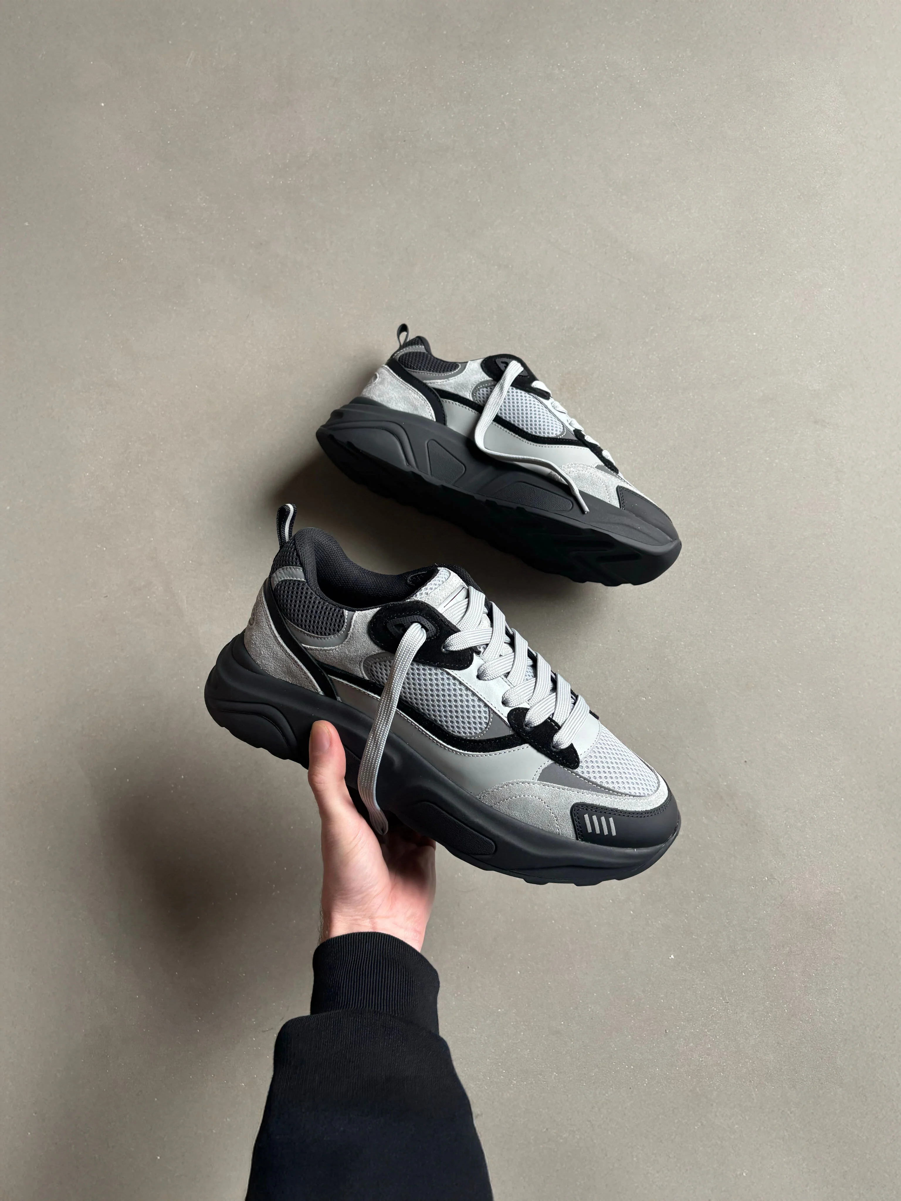 Flow Runner in Midnight Grey - Image 6