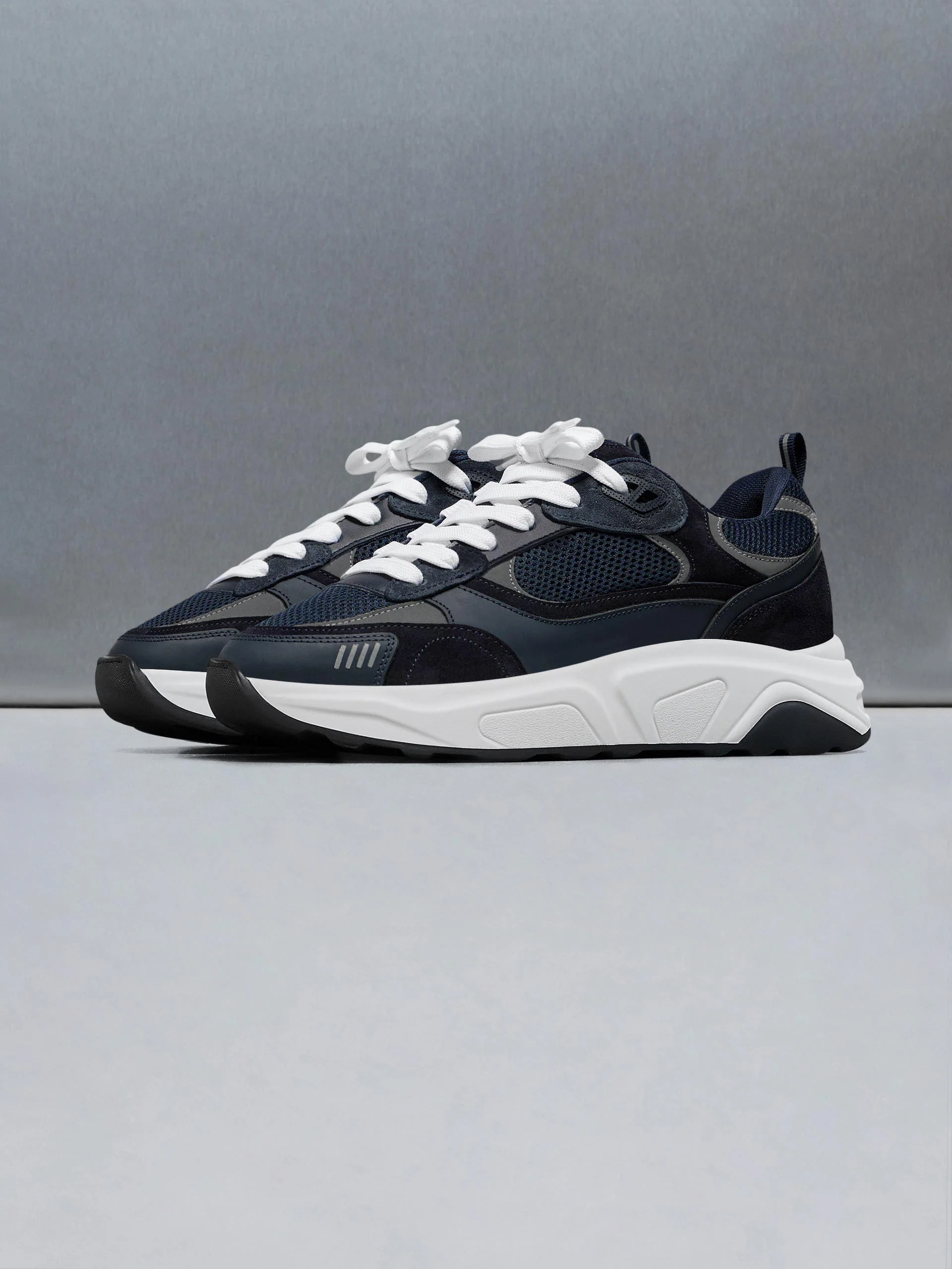 Flow Runner in Navy - Image 3