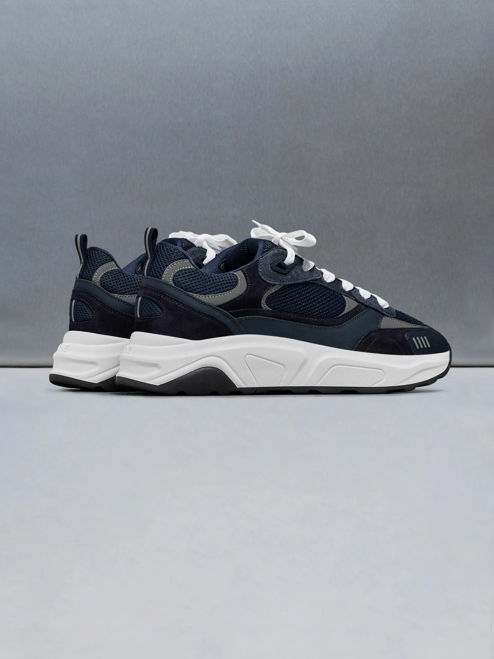 Flow Runner in Navy - Image 4