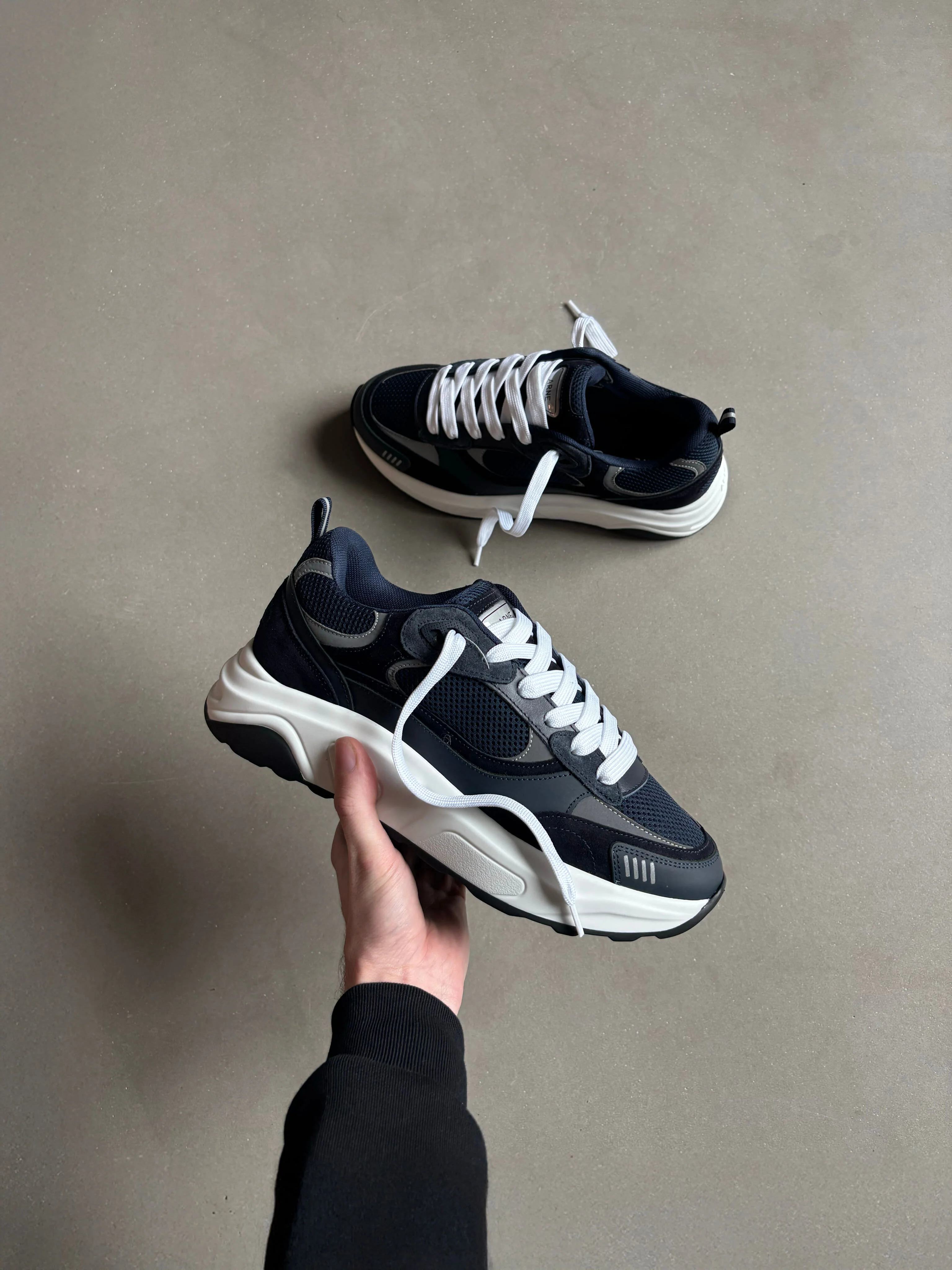 Flow Runner in Navy - Image 6
