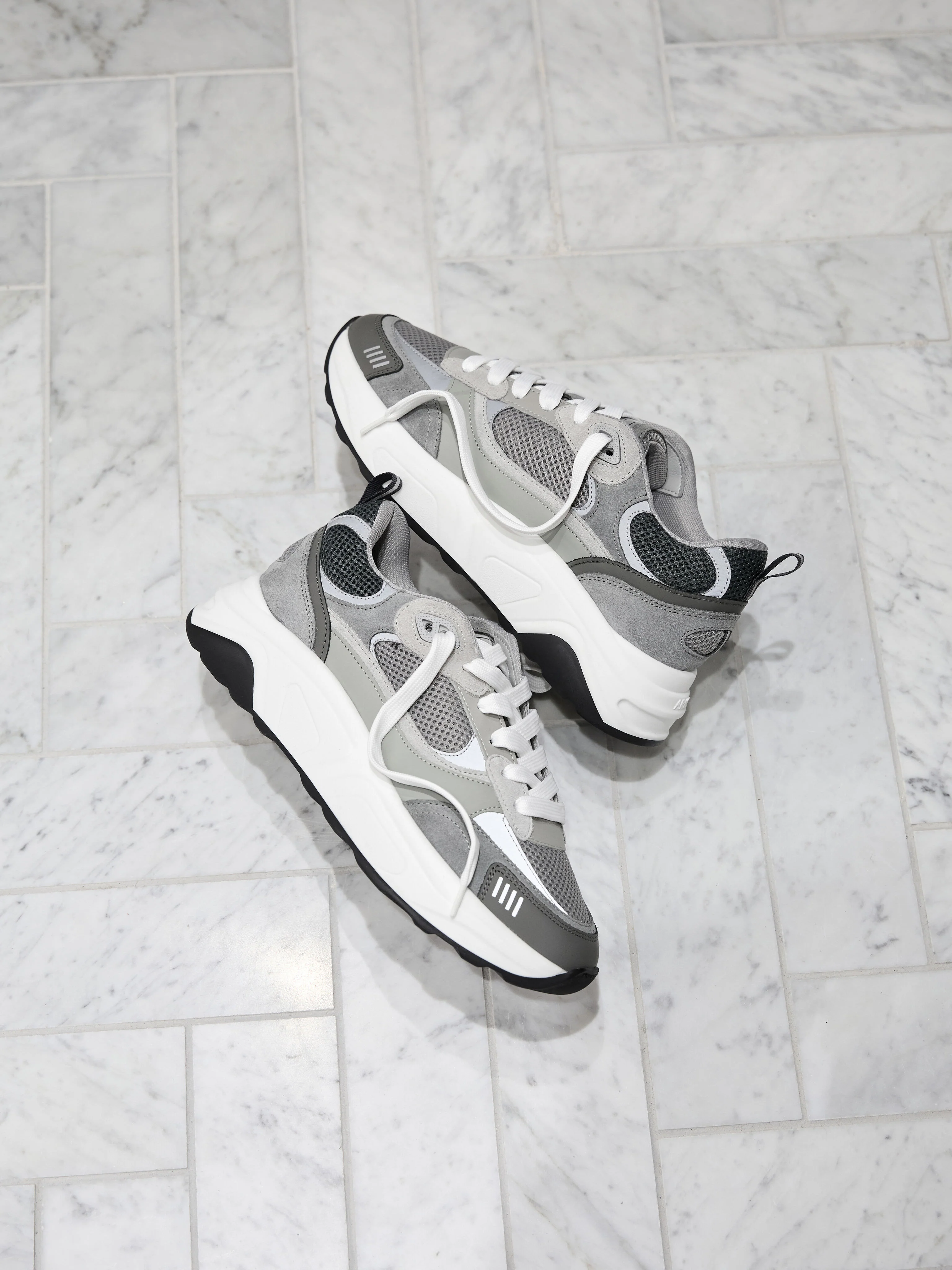 Flow Runner in Stone - Image 2