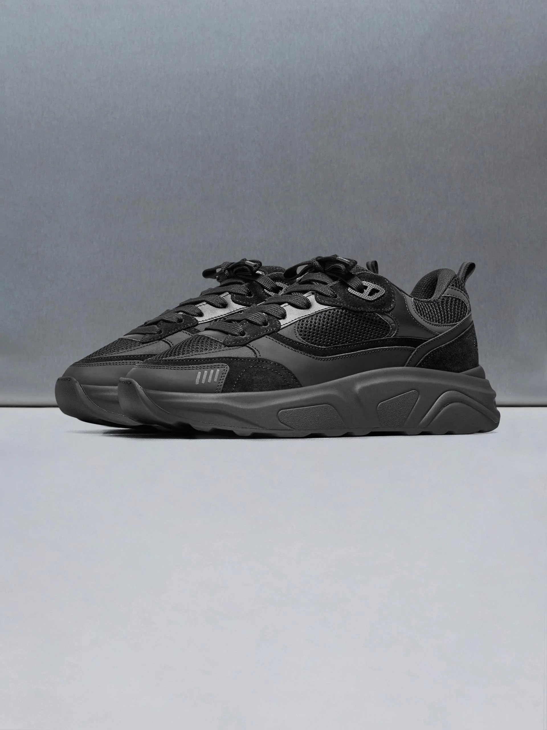 Flow Runner in Triple Black - Image 3
