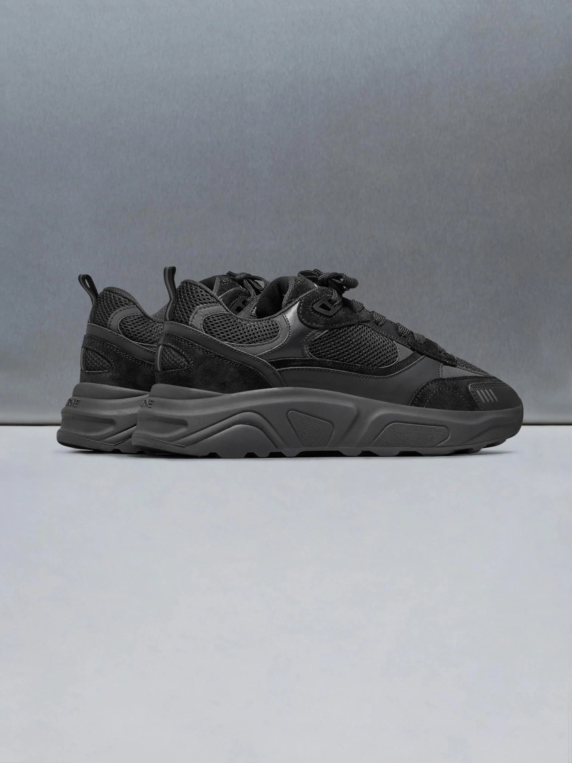 Flow Runner in Triple Black - Image 4