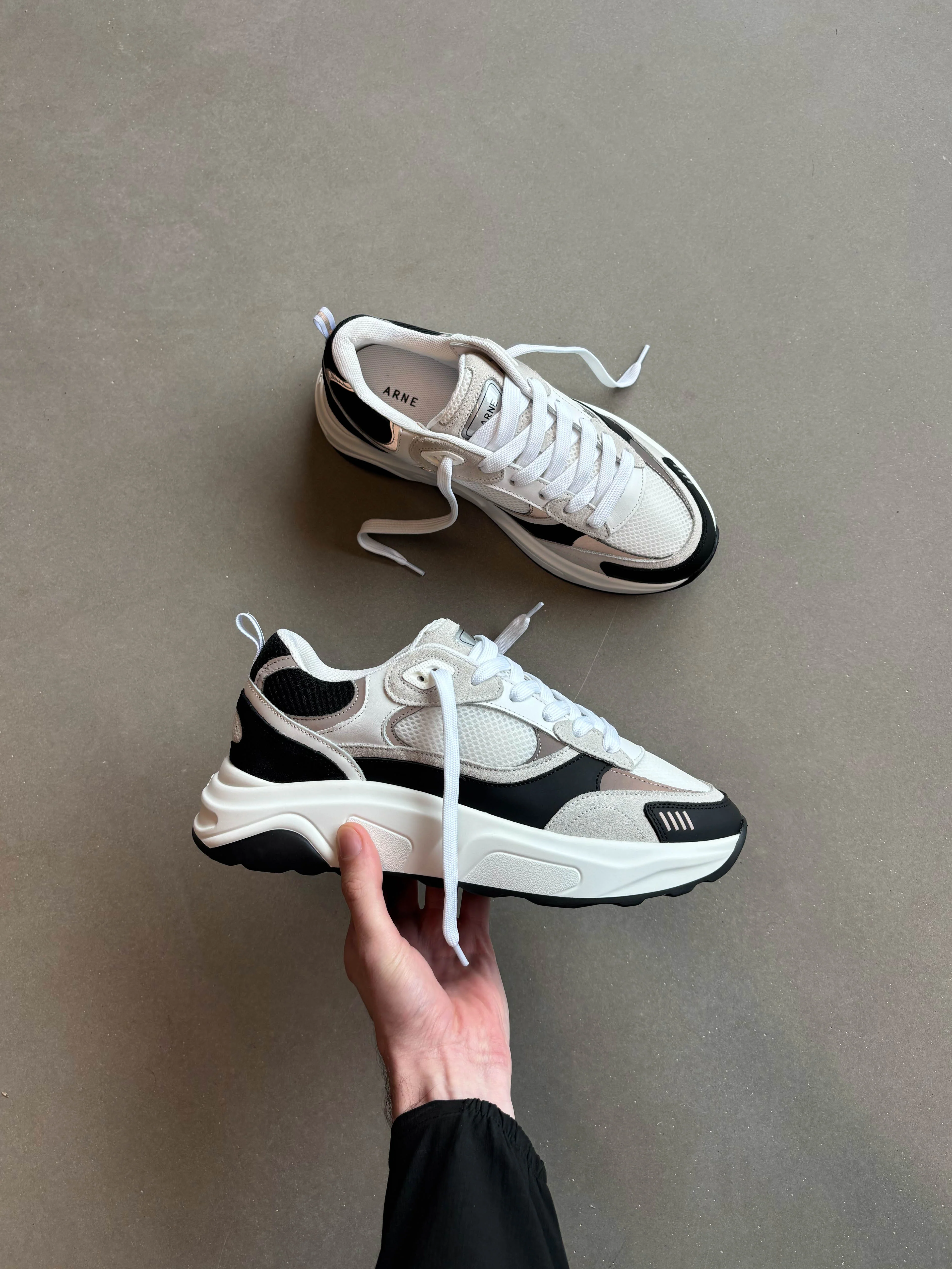 Flow Runner in White Black - Image 7