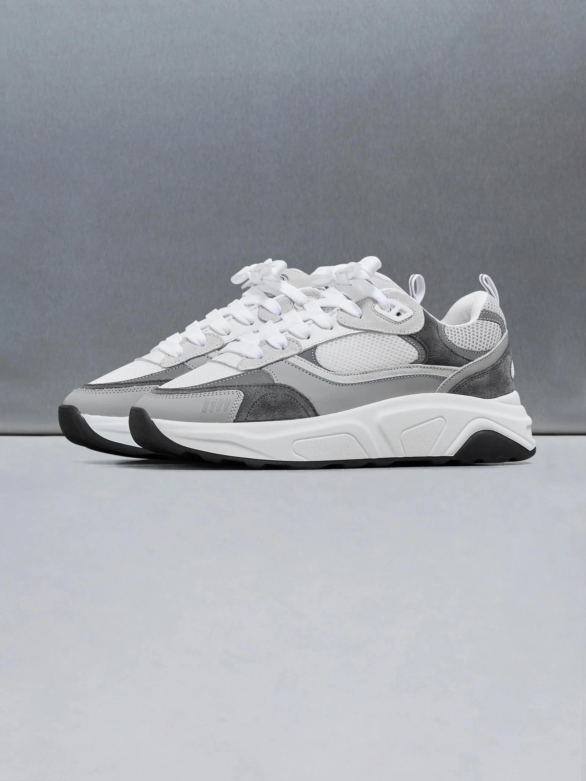 Flow Runner in White Grey - Image 3