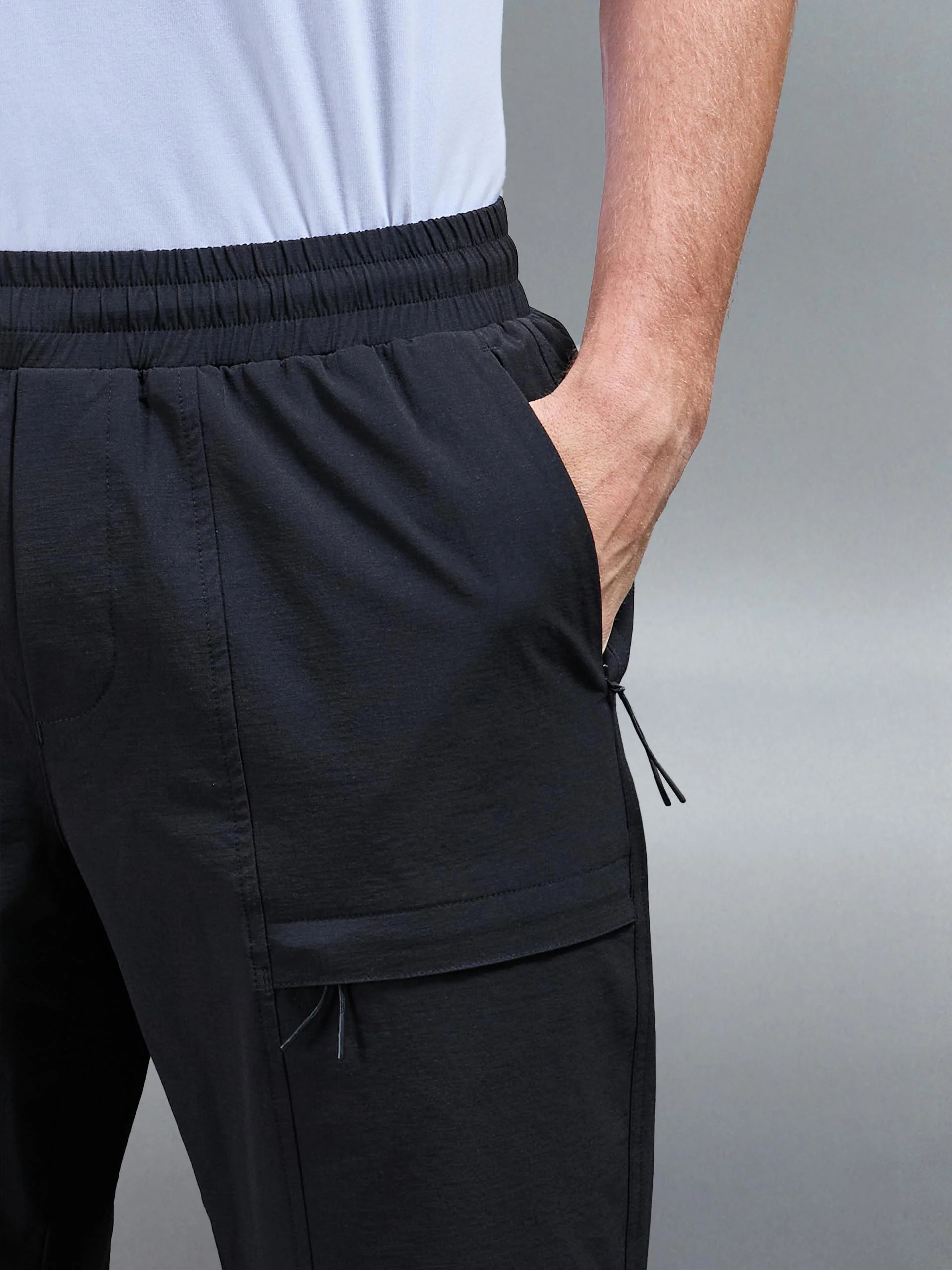 Front Pocket Technical Cargo Pant in Black - Image 4