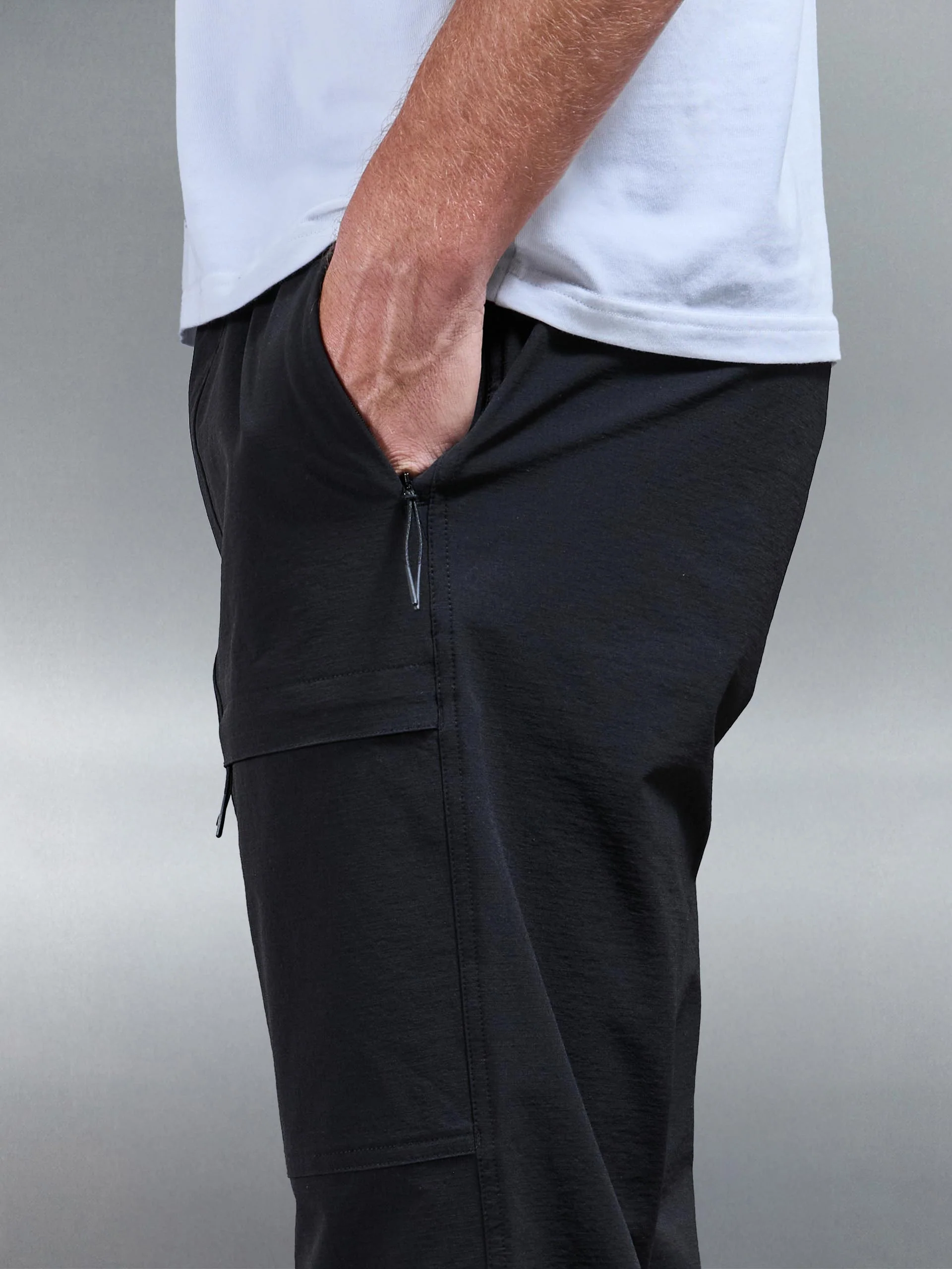 Front Pocket Technical Cargo Pant in Black - Image 5