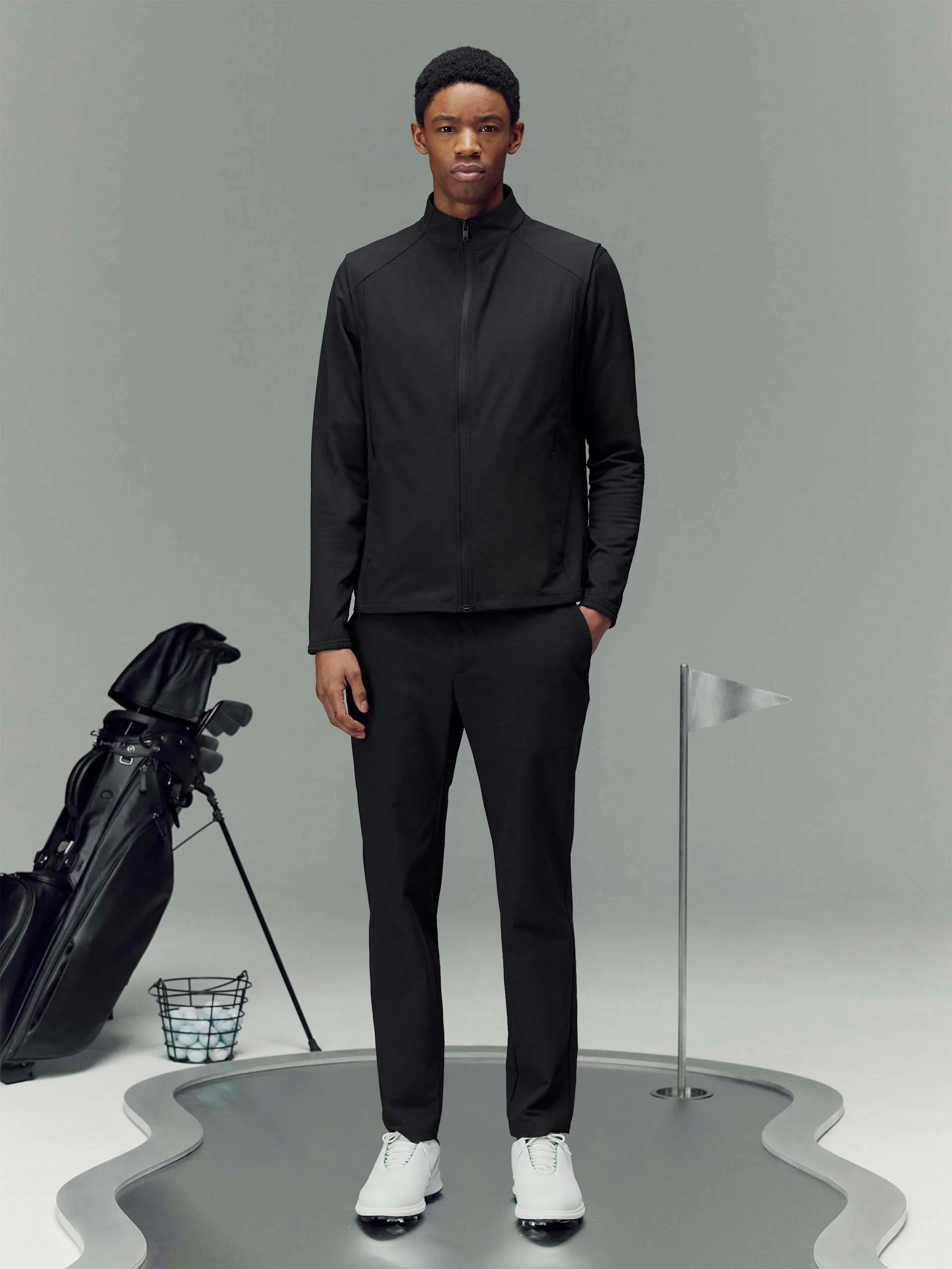 Golf Gilet in Black - Image 2