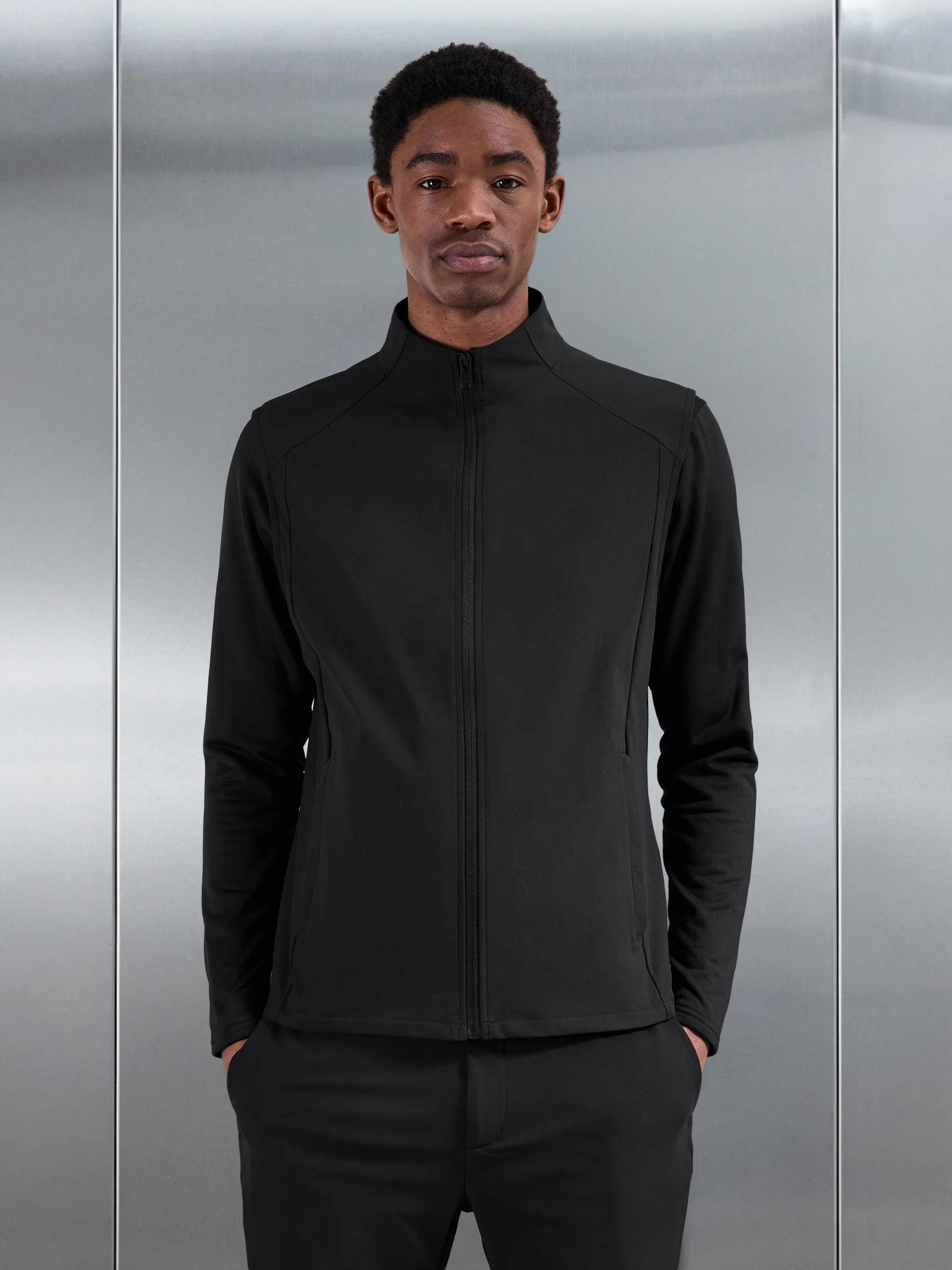 Golf Gilet in Black - Image 3