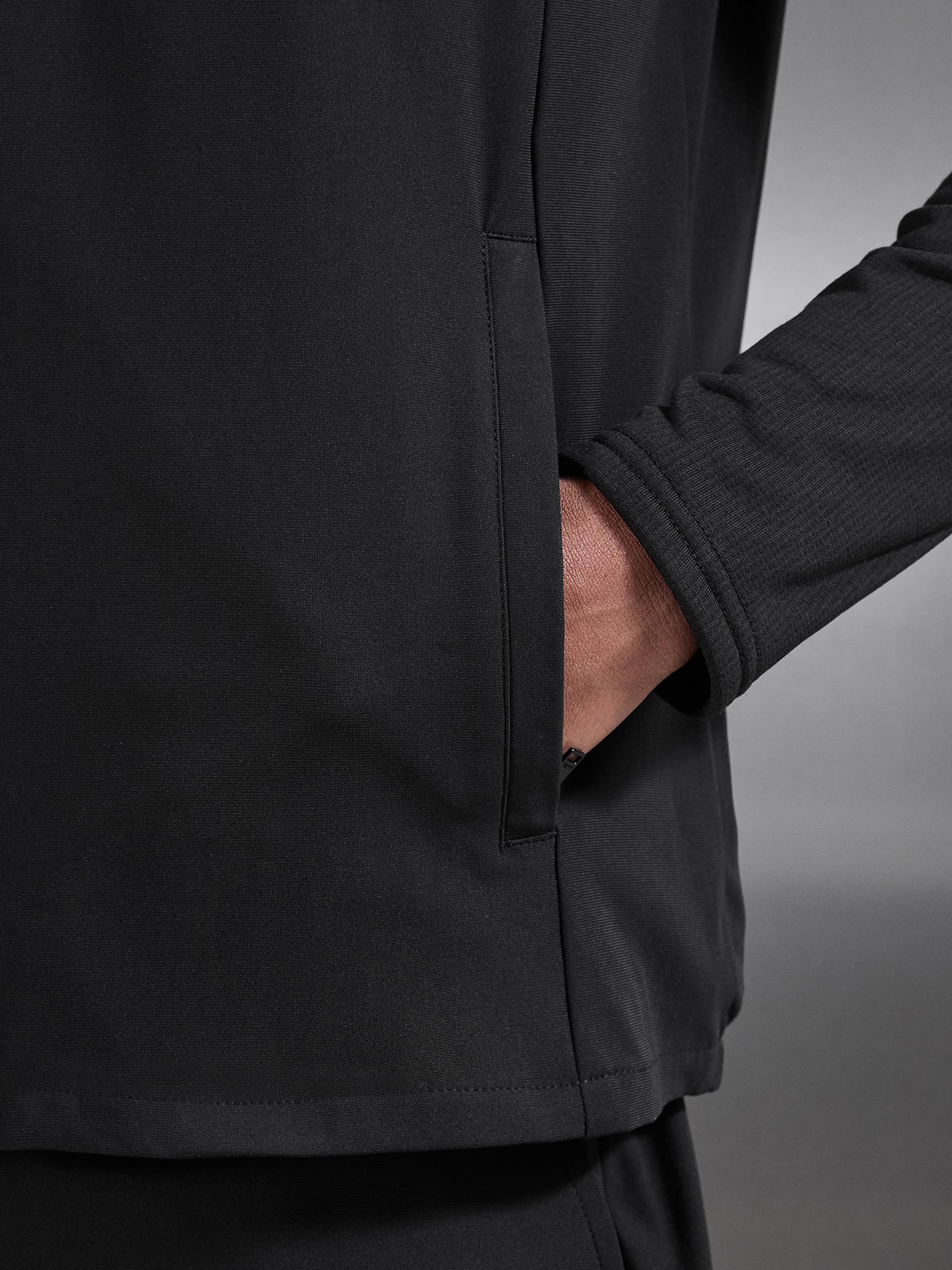 Golf Gilet in Black - Image 7