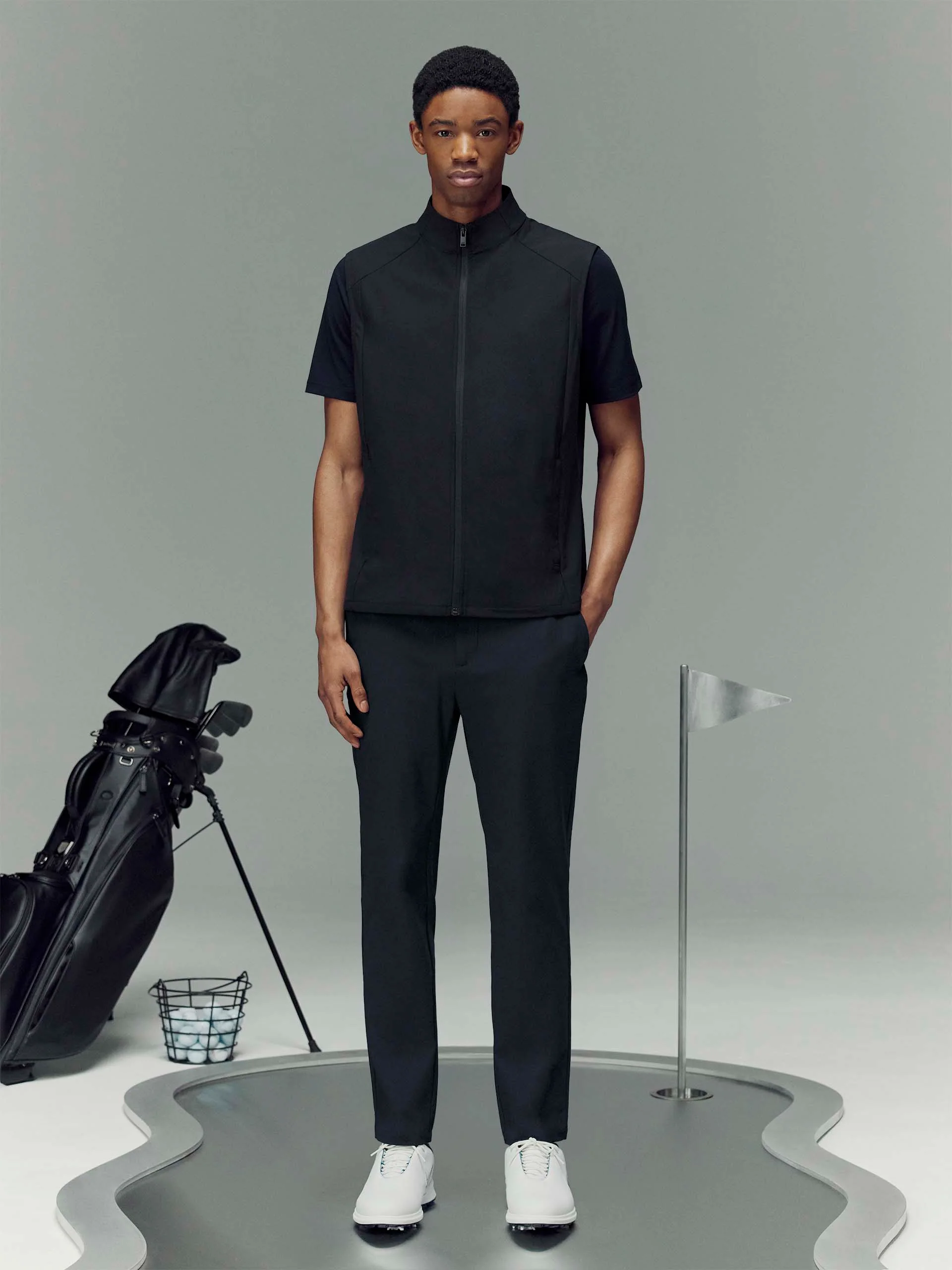 Golf Gilet in Navy - Image 2