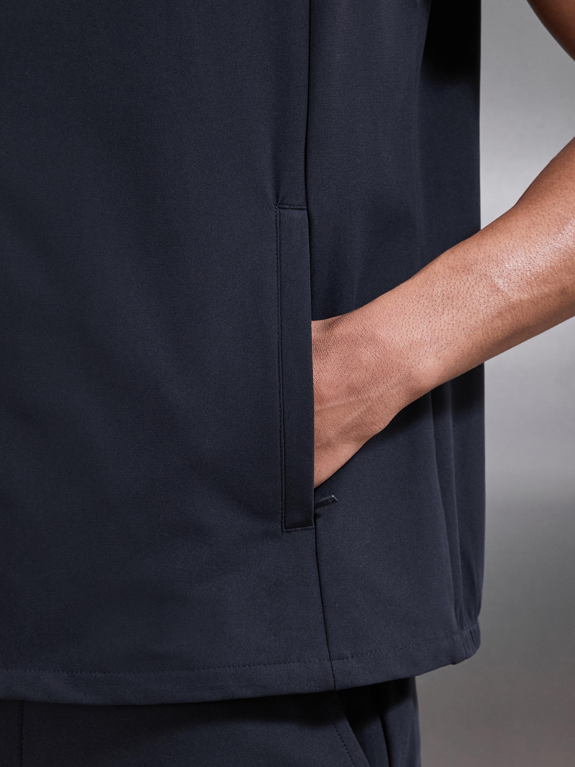 Golf Gilet in Navy - Image 6