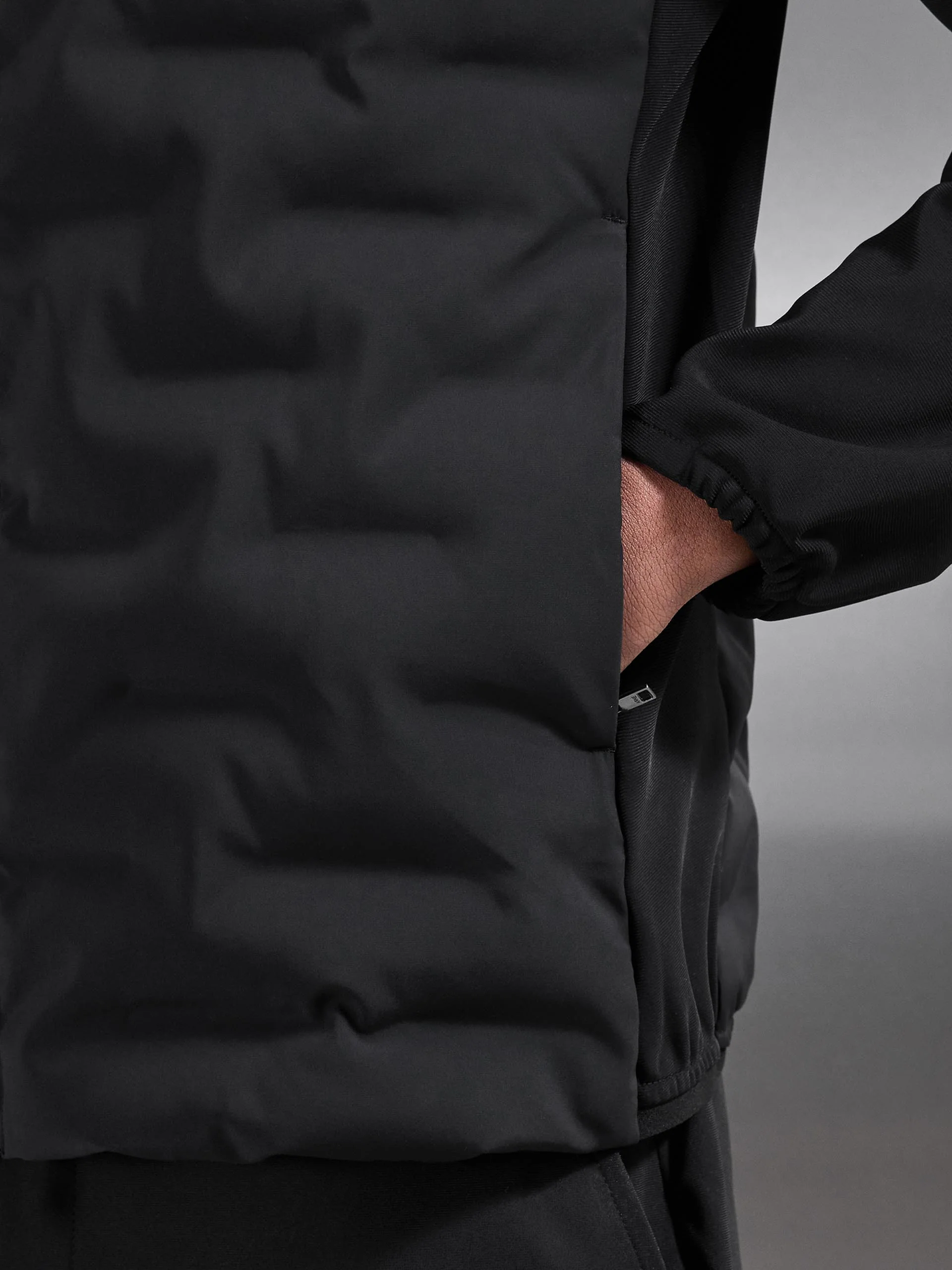 Golf Hybrid Jacket in Black - Image 7