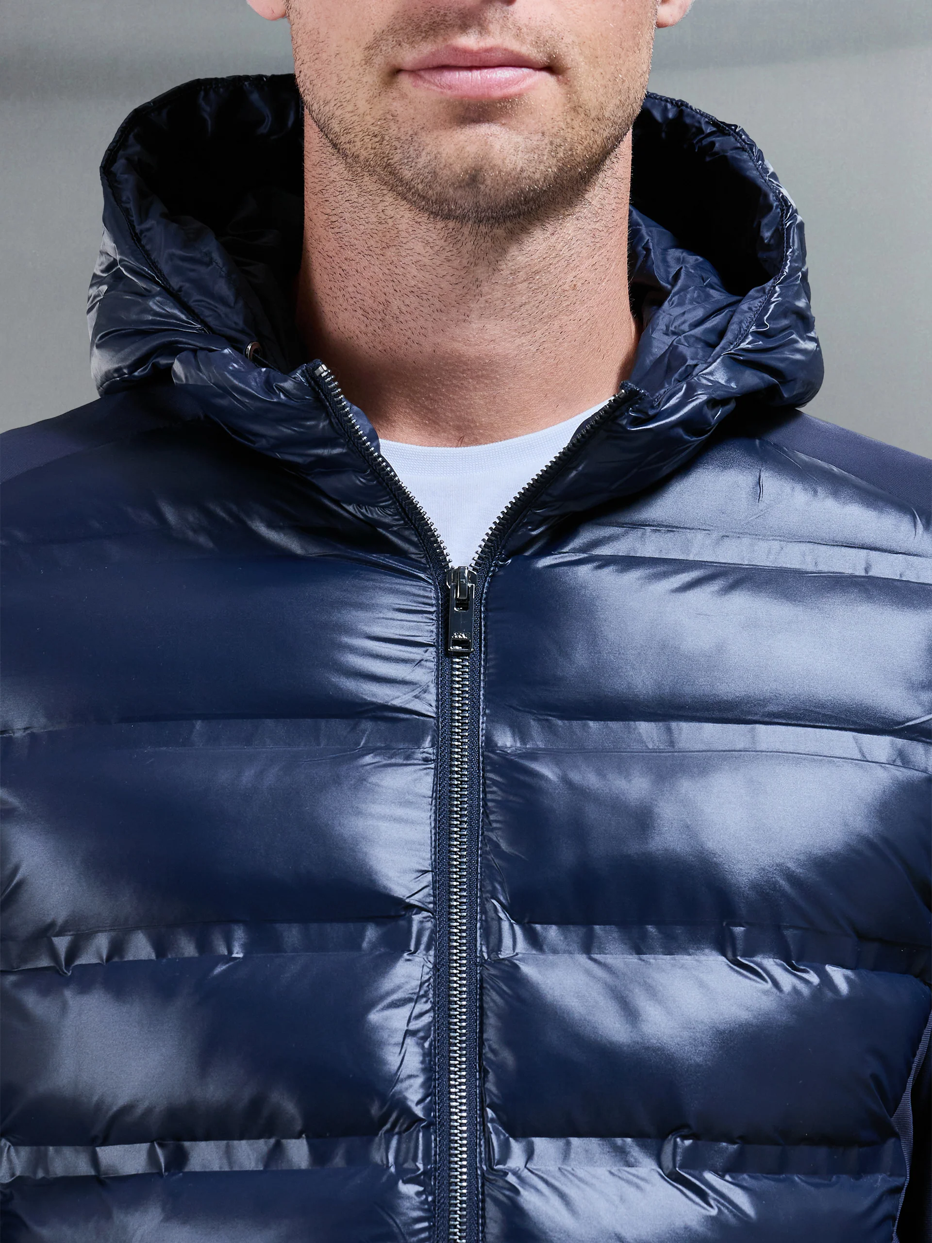 Hybrid Puffer Jacket in Navy - Image 4