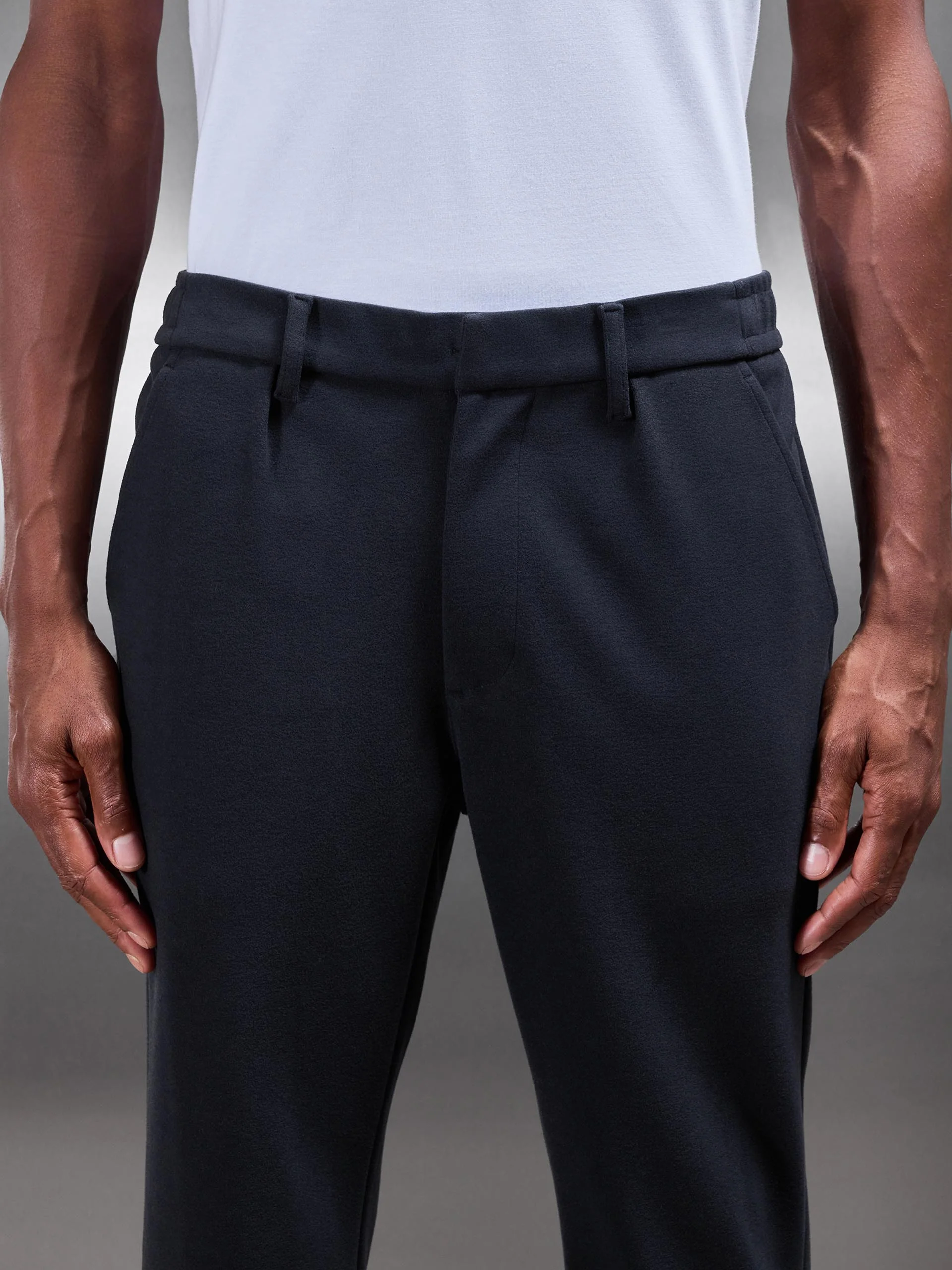 Knitted Tailored Jogger in Navy - Image 5