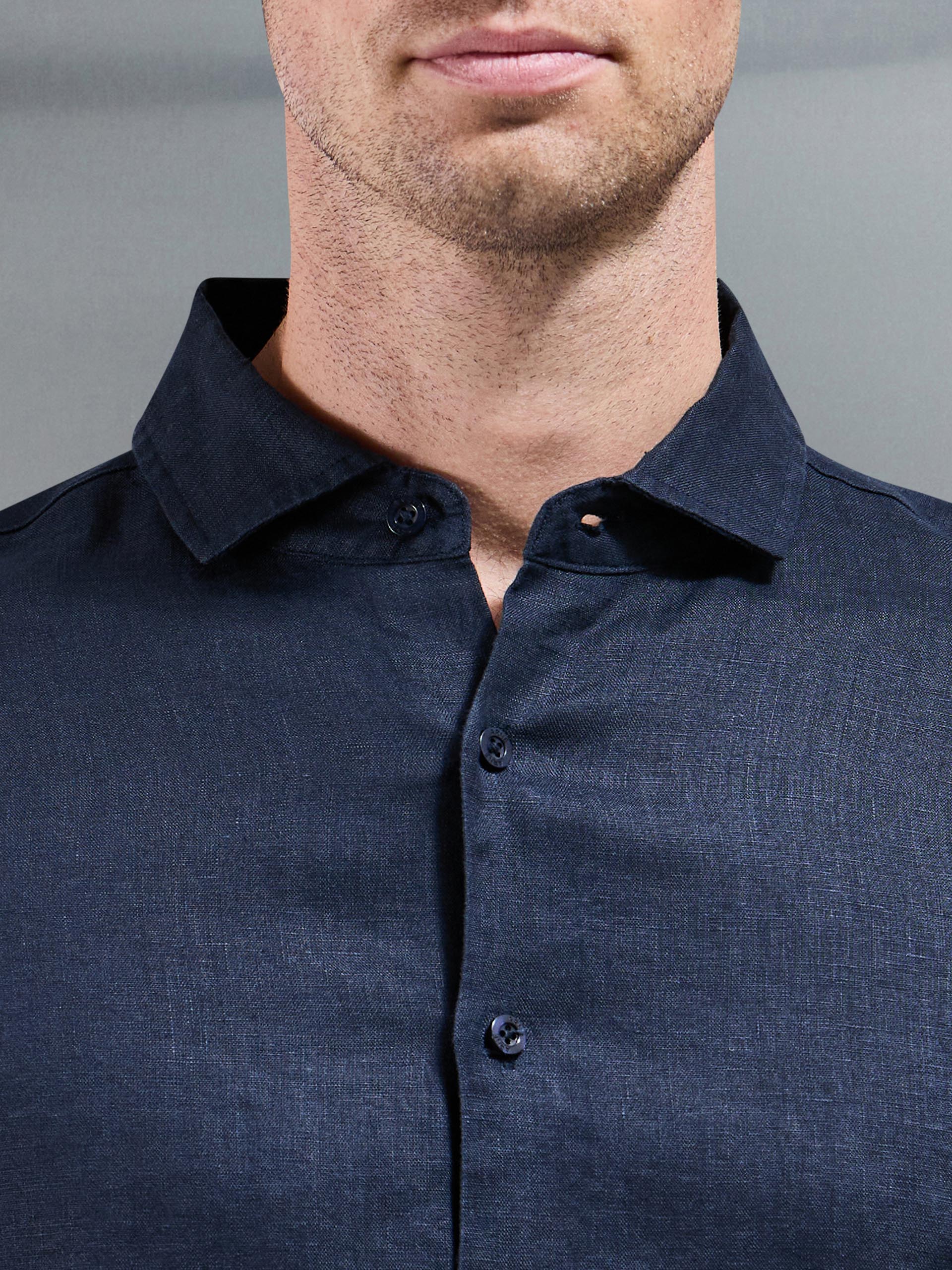 Linen Long Sleeve Cutaway Collar Shirt in Navy - Image 3