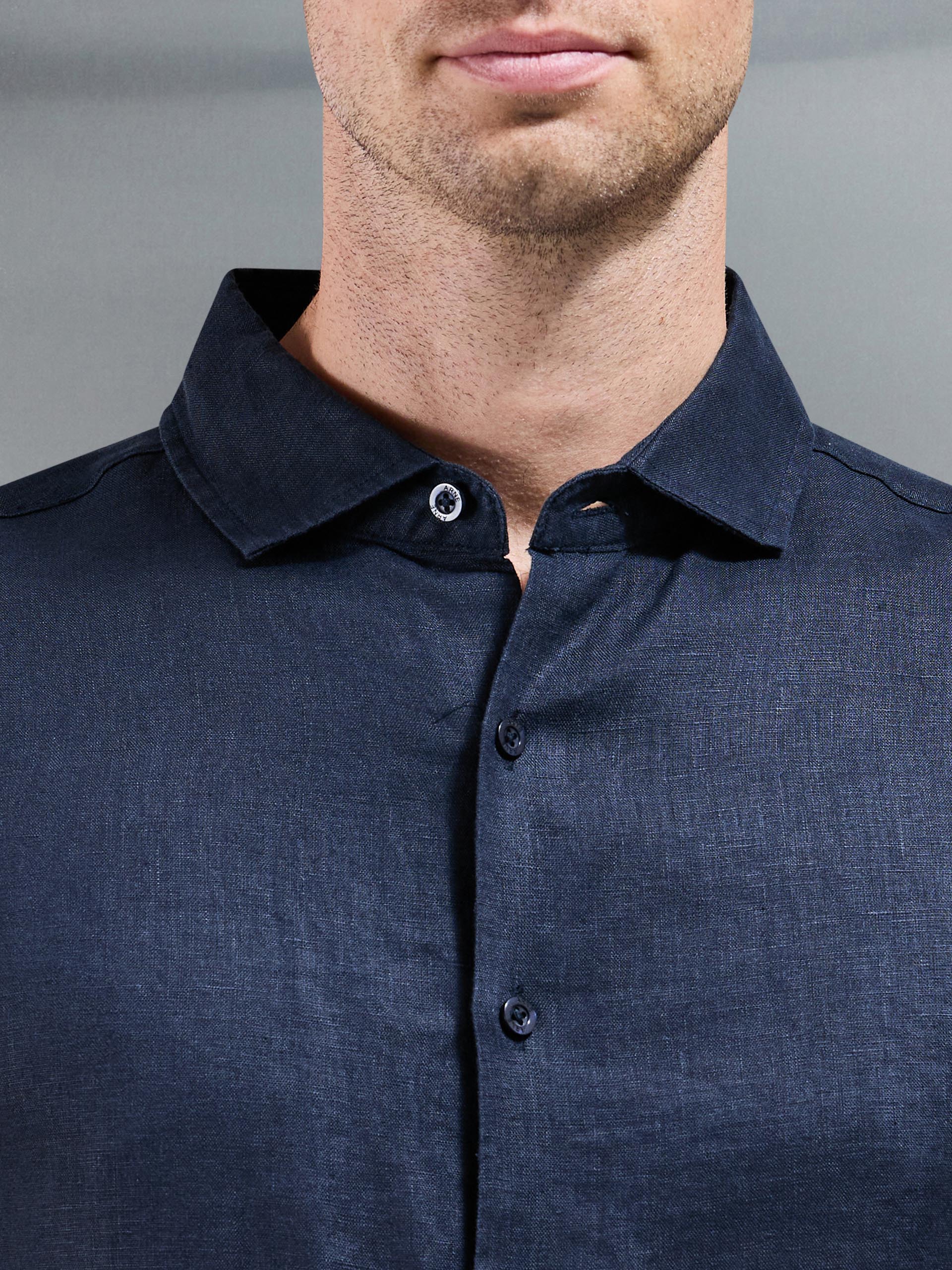 Linen Short Sleeve Cutaway Collar Shirt in Navy - Image 3