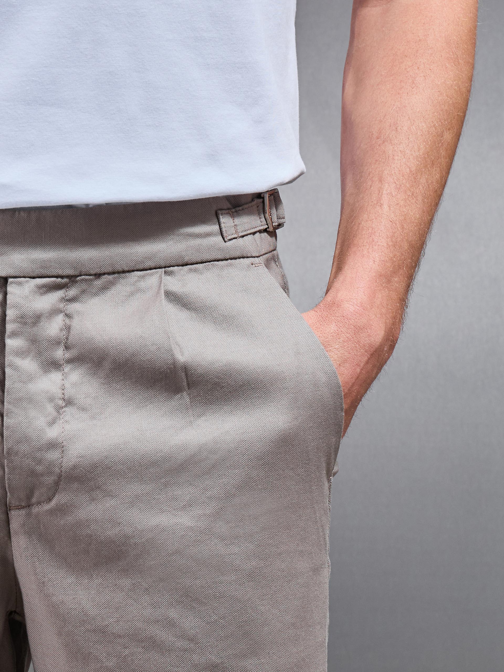 Linen Tailored Short in Taupe - Image 6
