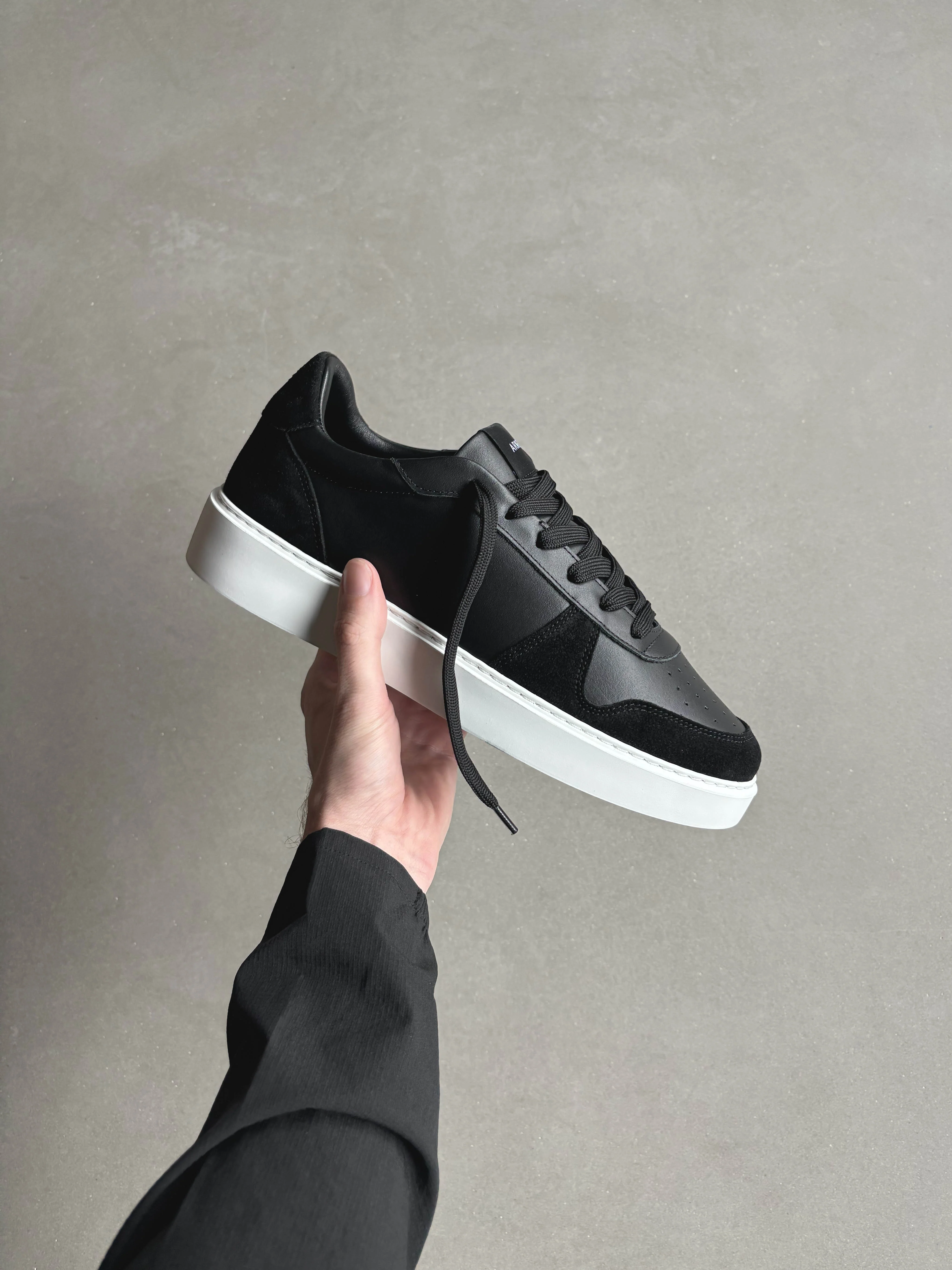 Mid Court Trainer in Black - Image 6