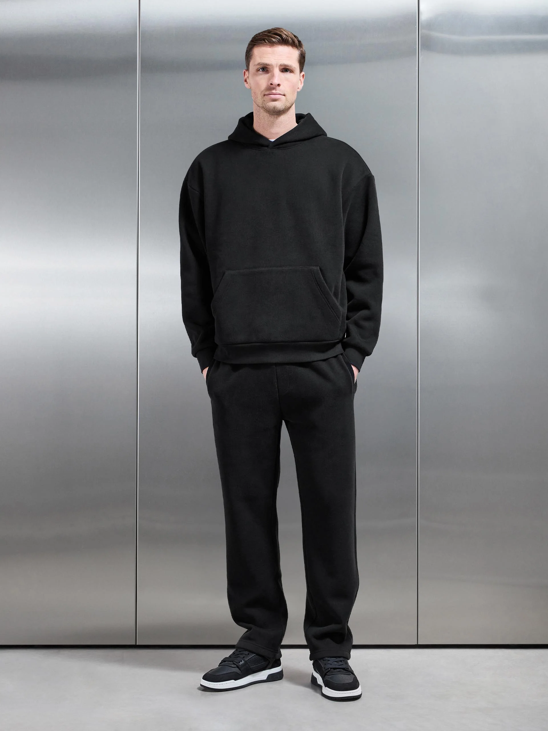 Oversized Hoodie in Black - Image 2