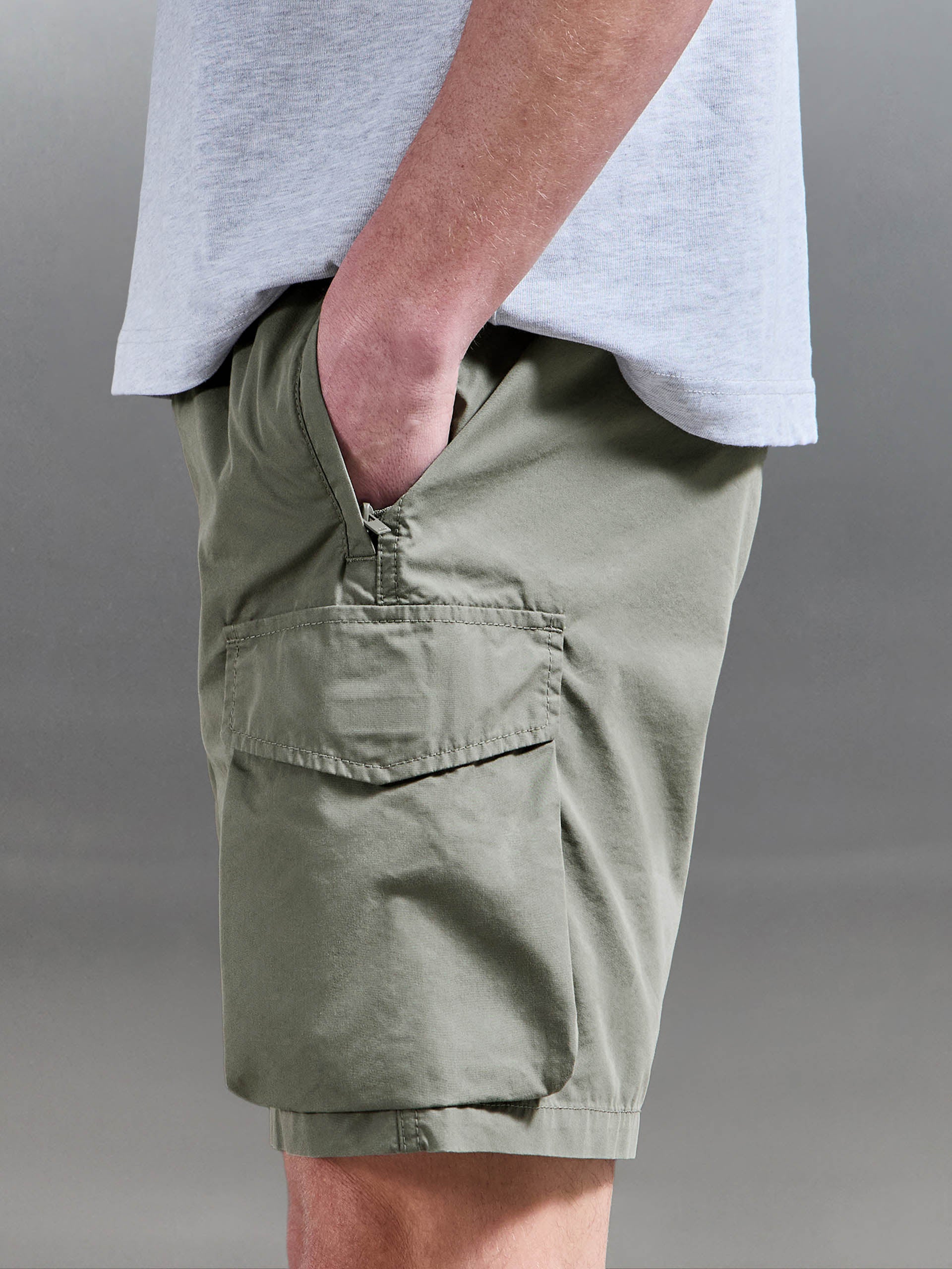 Parachute Cargo Short in Olive - Image 4