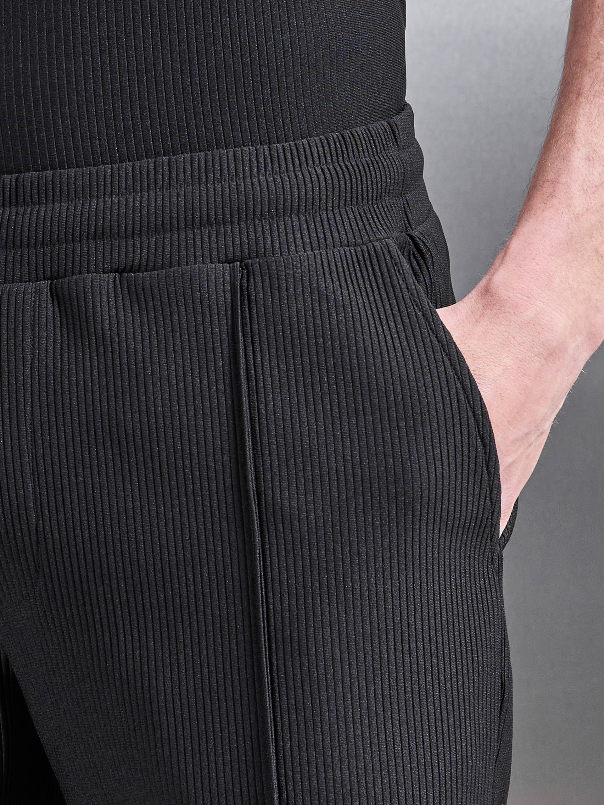 Pleated Short in Black - Image 5