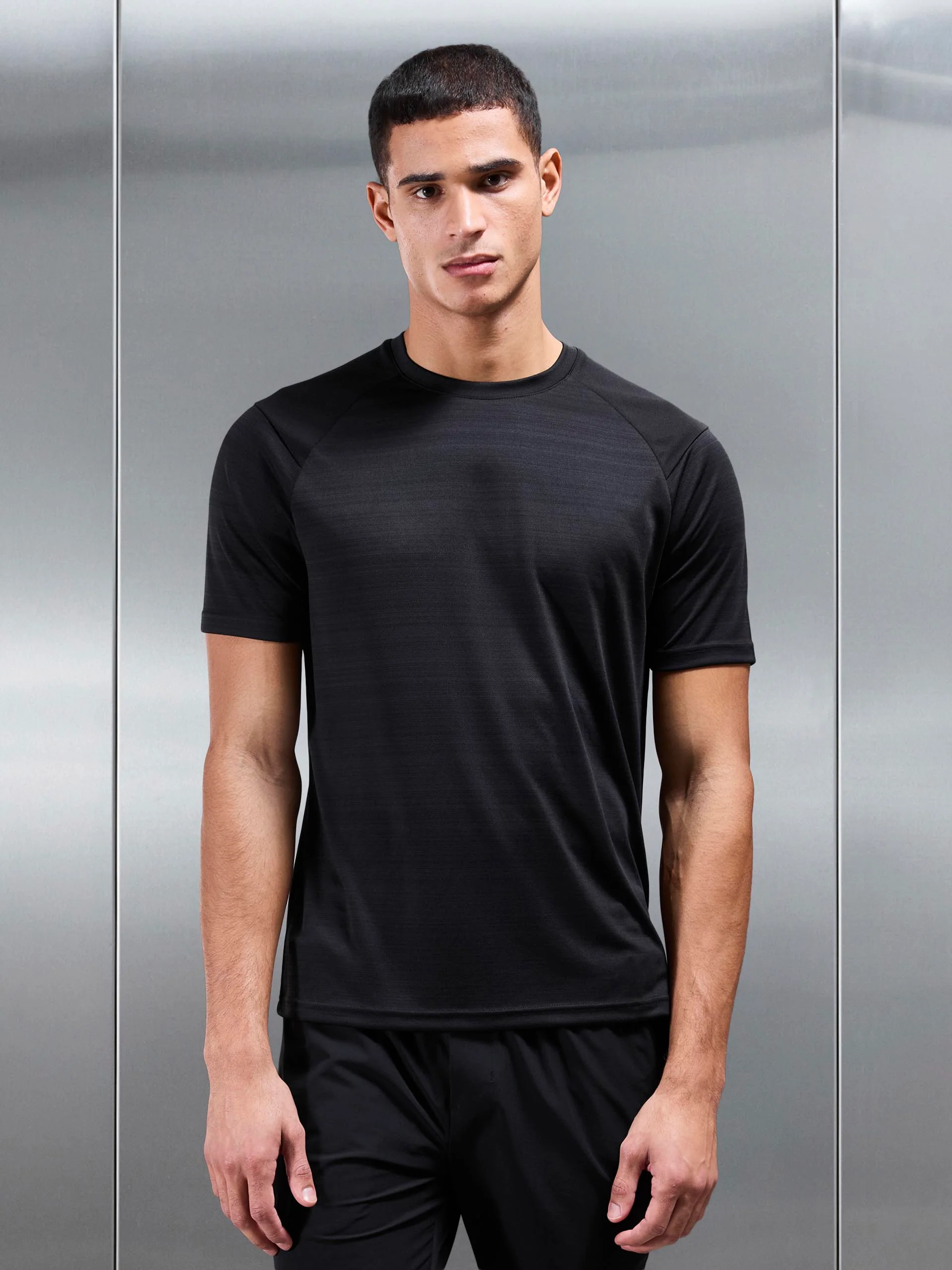 React T-Shirt in Black - Image 3