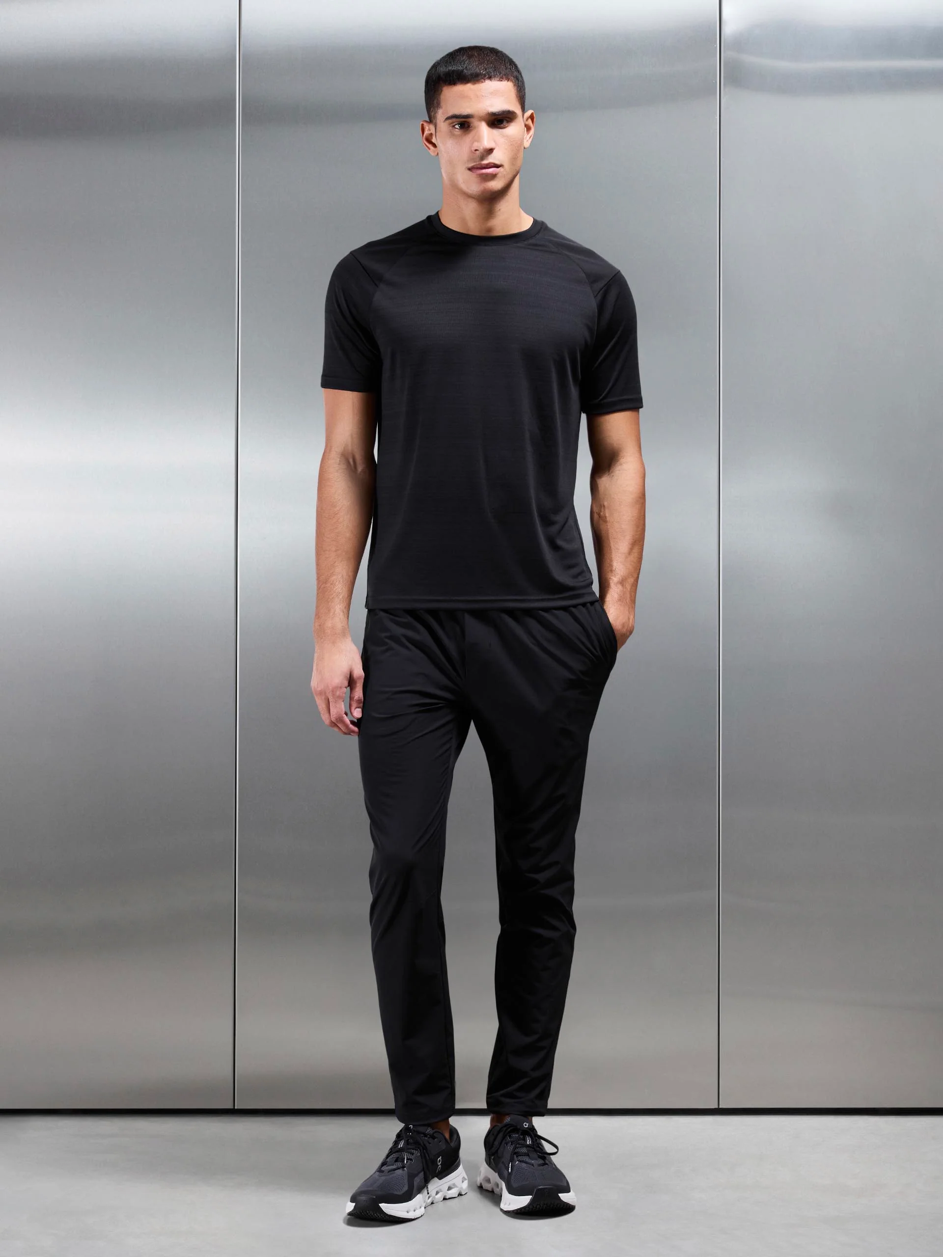 React T-Shirt in Black - Image 4