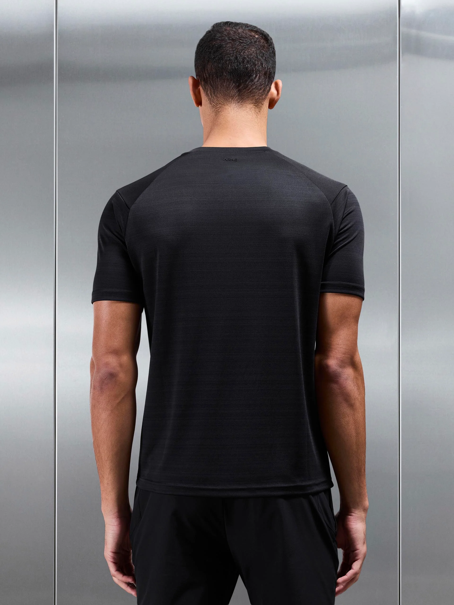 React T-Shirt in Black - Image 5