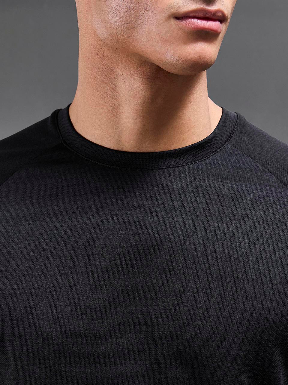 React T-Shirt in Black - Image 6