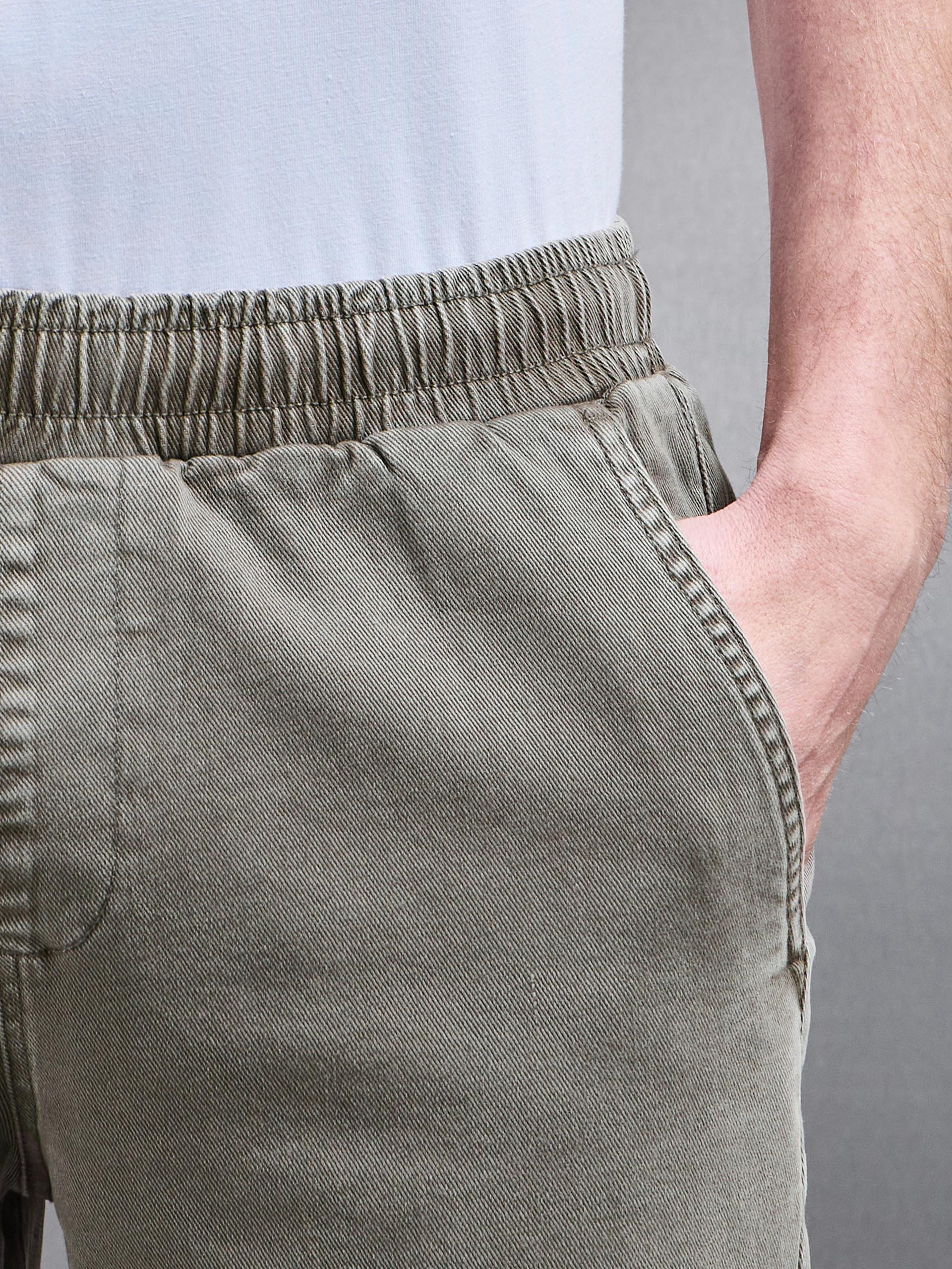 Relaxed Cotton Twill Trouser in Dark Olive - Image 4