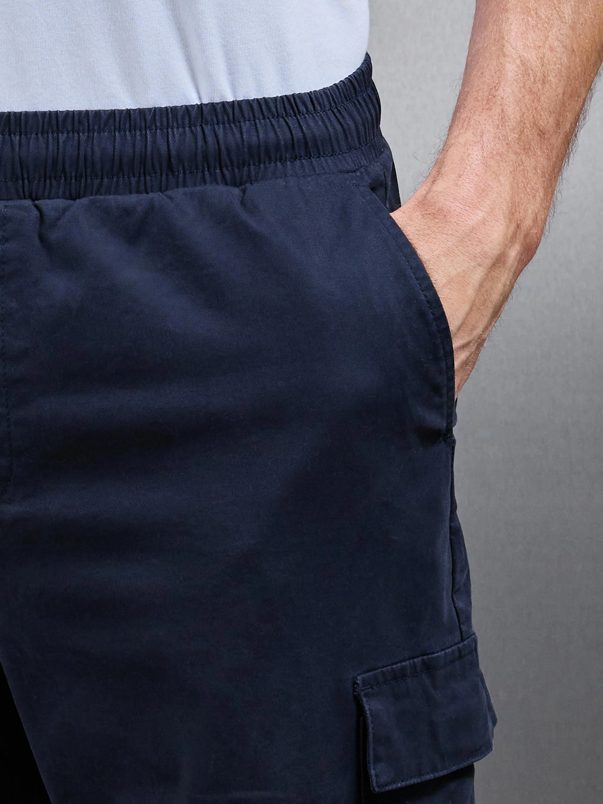 Relaxed Fit Cotton Cargo Pant in Navy - Image 5