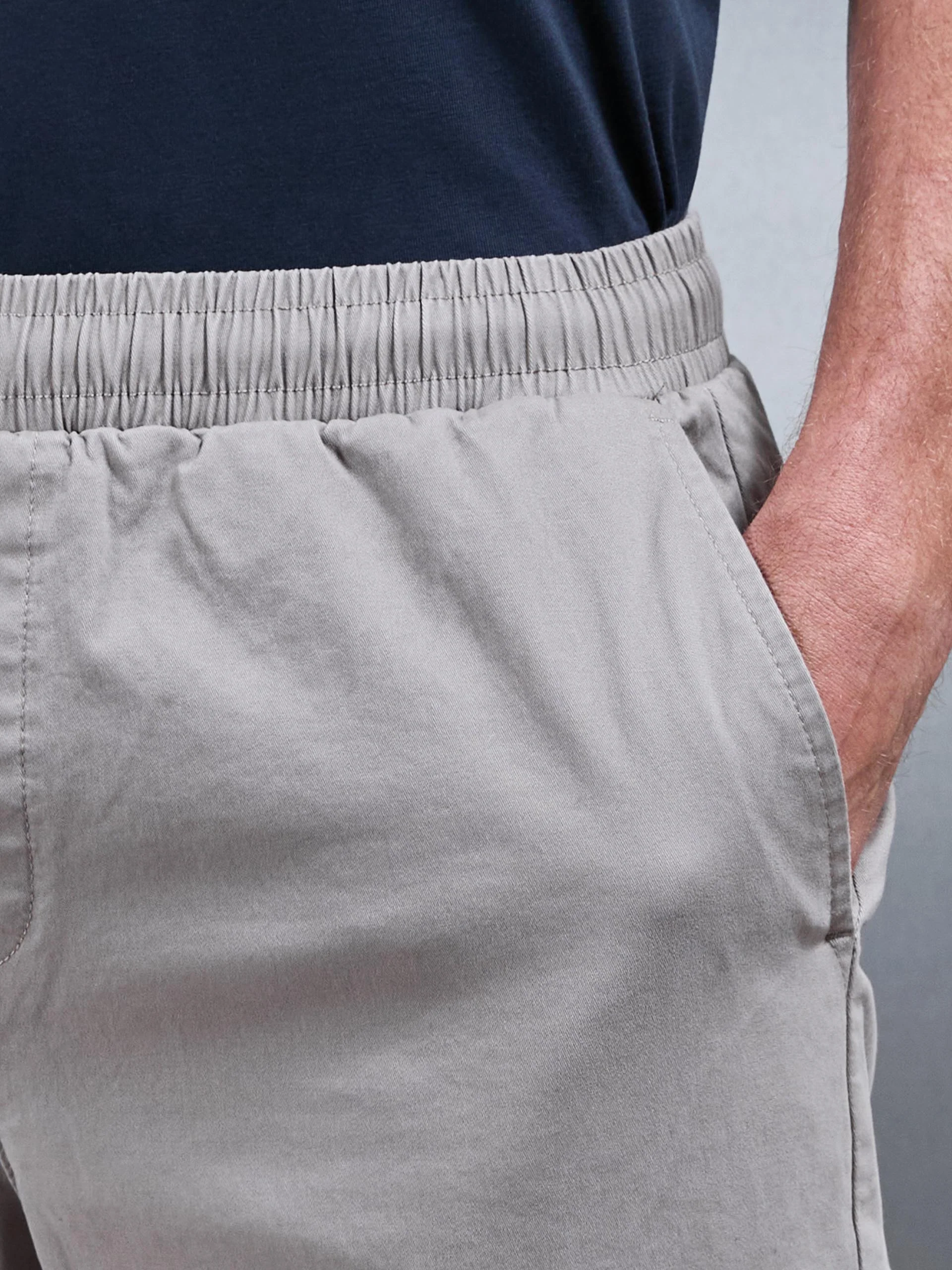 Relaxed Fit Cotton Cargo Pant in Taupe - Image 4