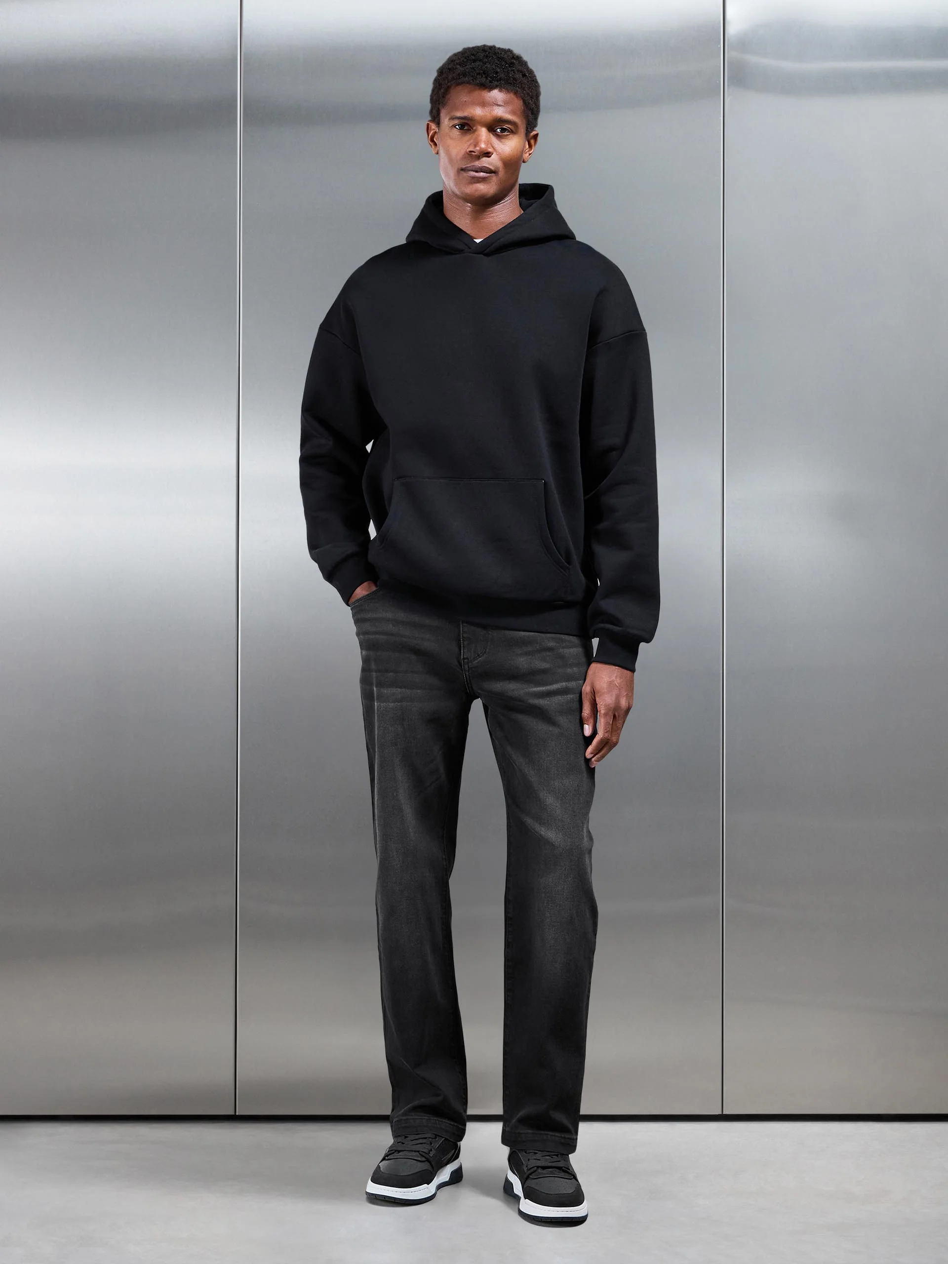 Relaxed Fit Denim Jeans in Black Wash - Image 2