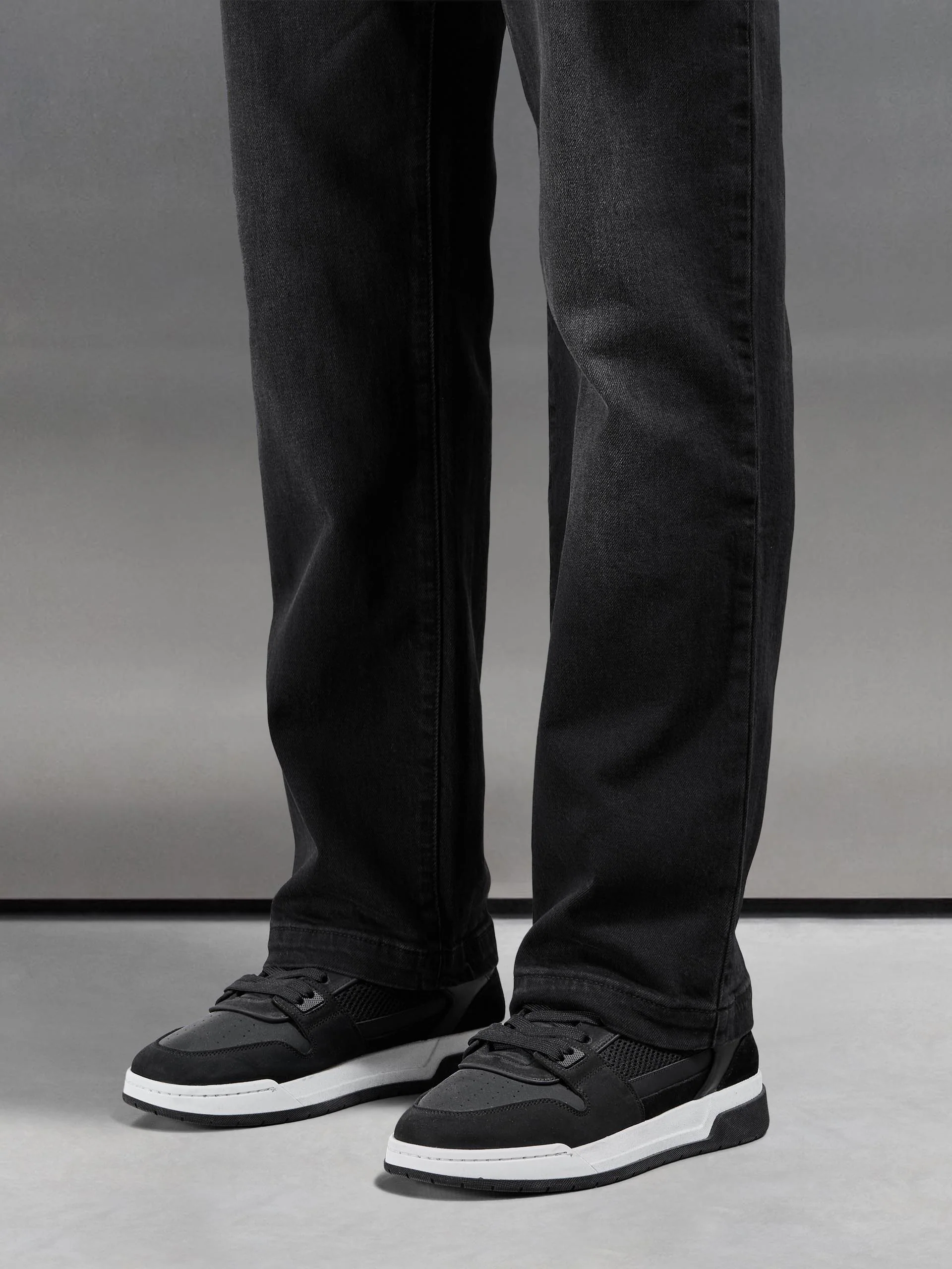 Relaxed Fit Denim Jeans in Black Wash - Image 4