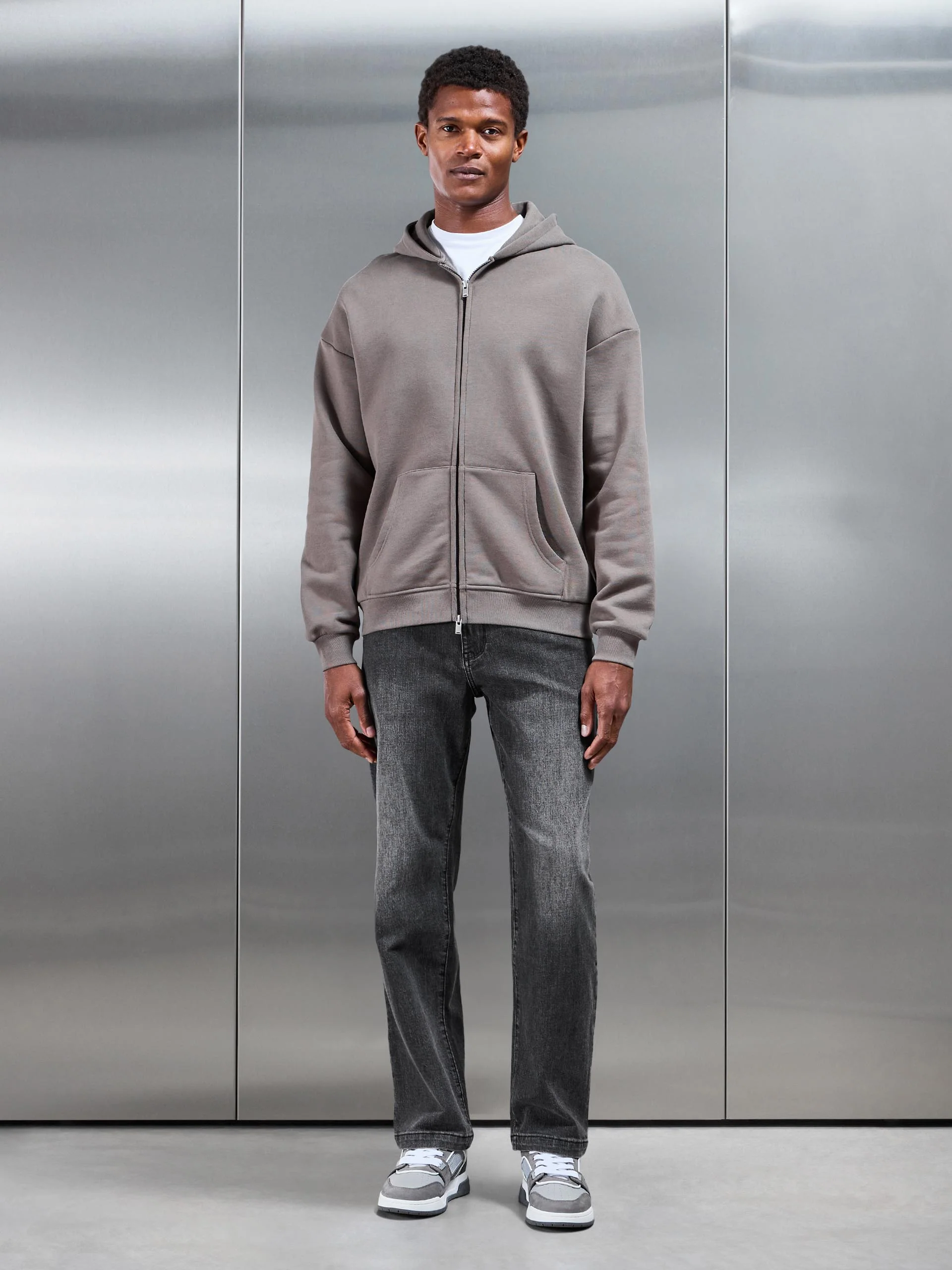 Relaxed Fit Denim Jeans in Grey Wash - Image 2