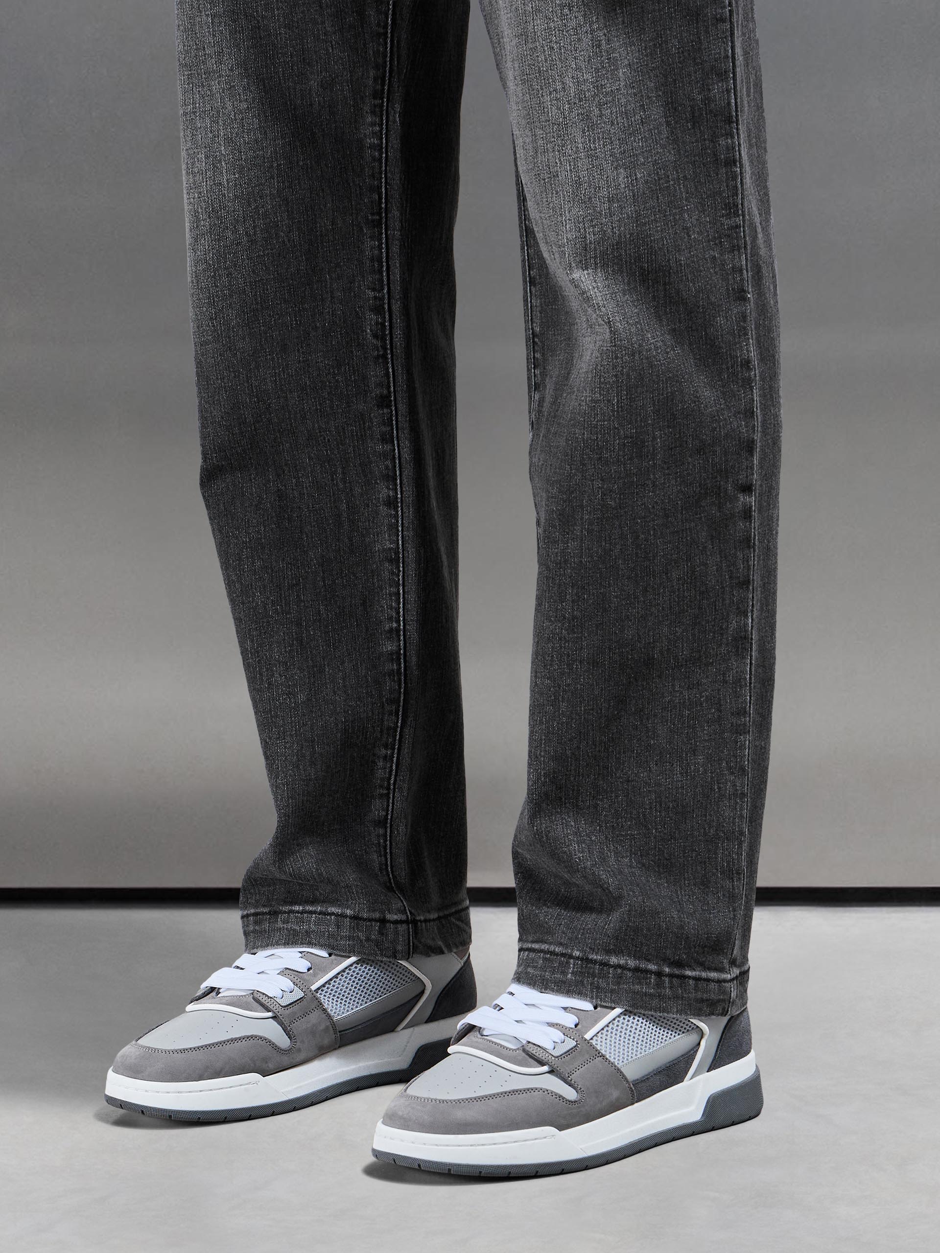 Relaxed Fit Denim Jeans in Grey Wash - Image 4