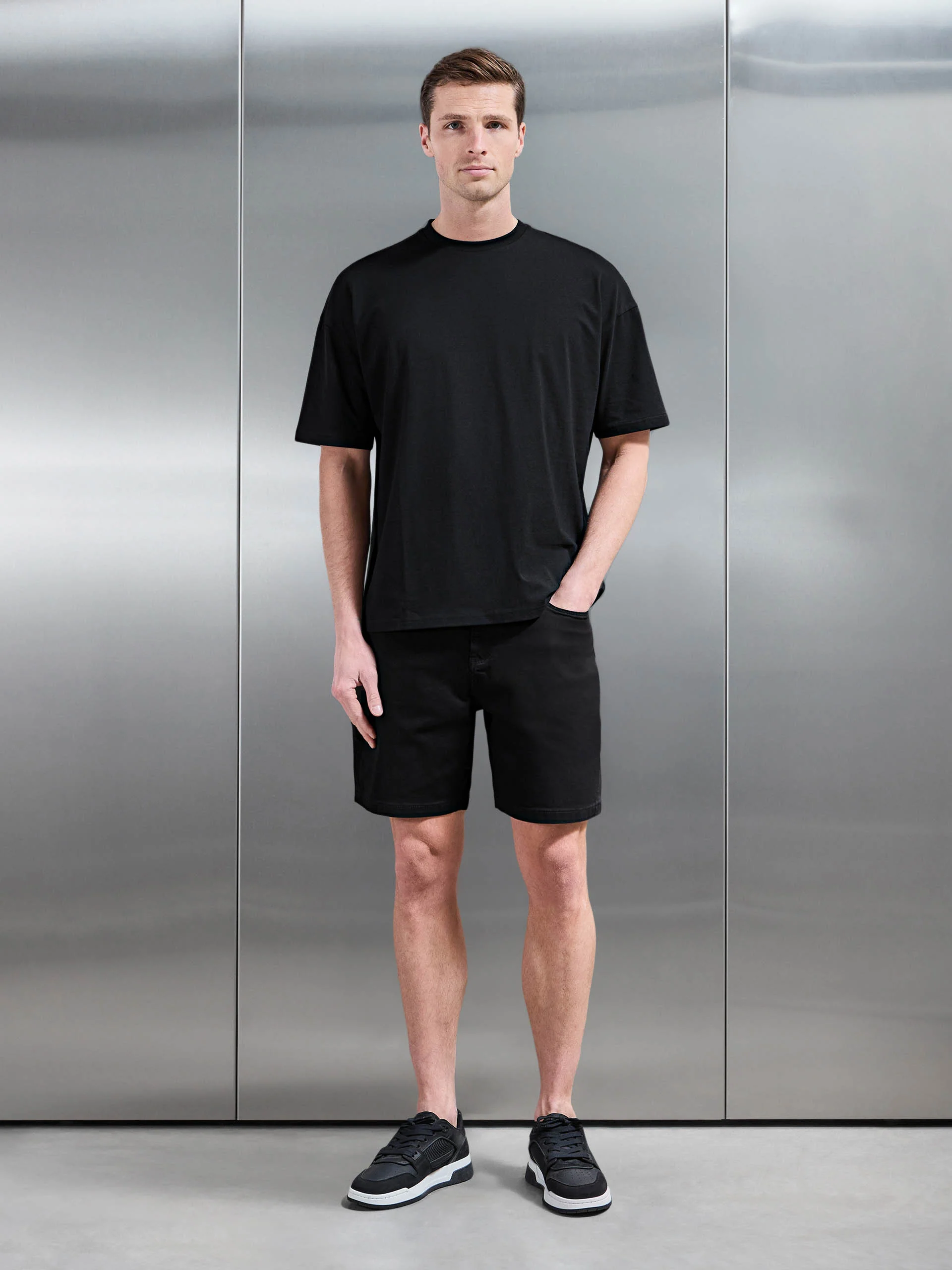 Relaxed Fit Denim Short in Black - Image 2