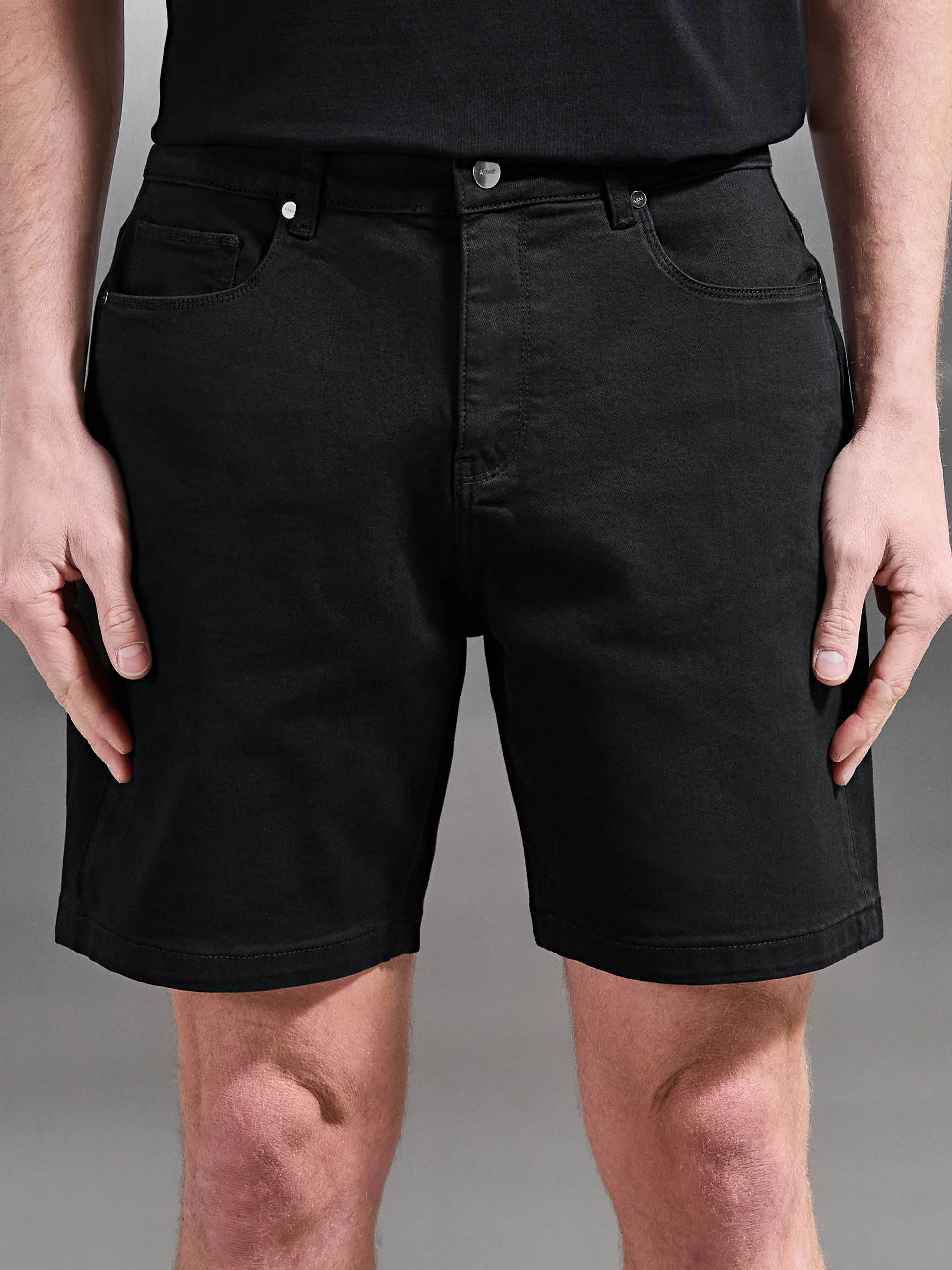 Relaxed Fit Denim Short in Black - Image 4
