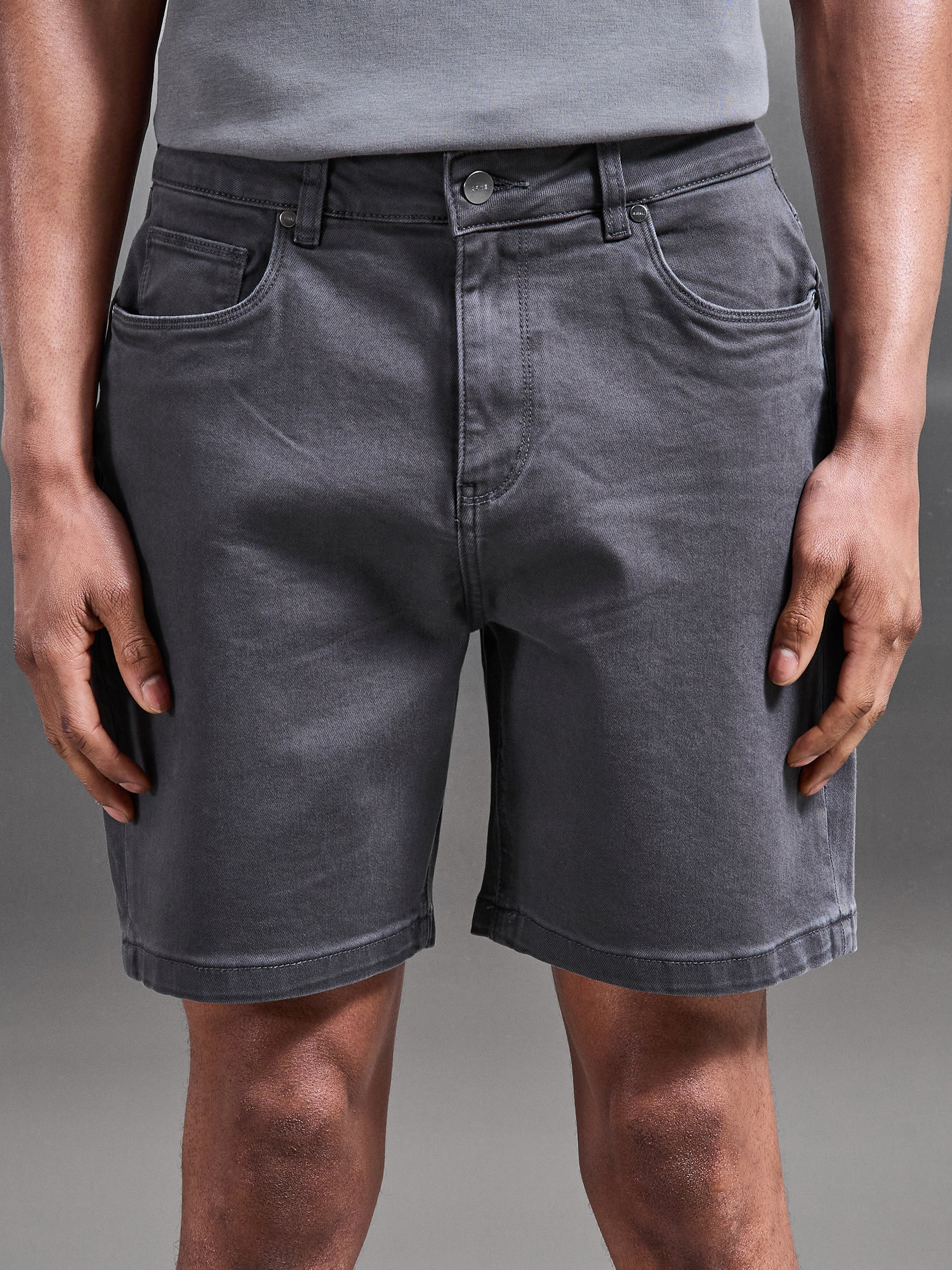 Relaxed Fit Denim Short in Grey - Image 4