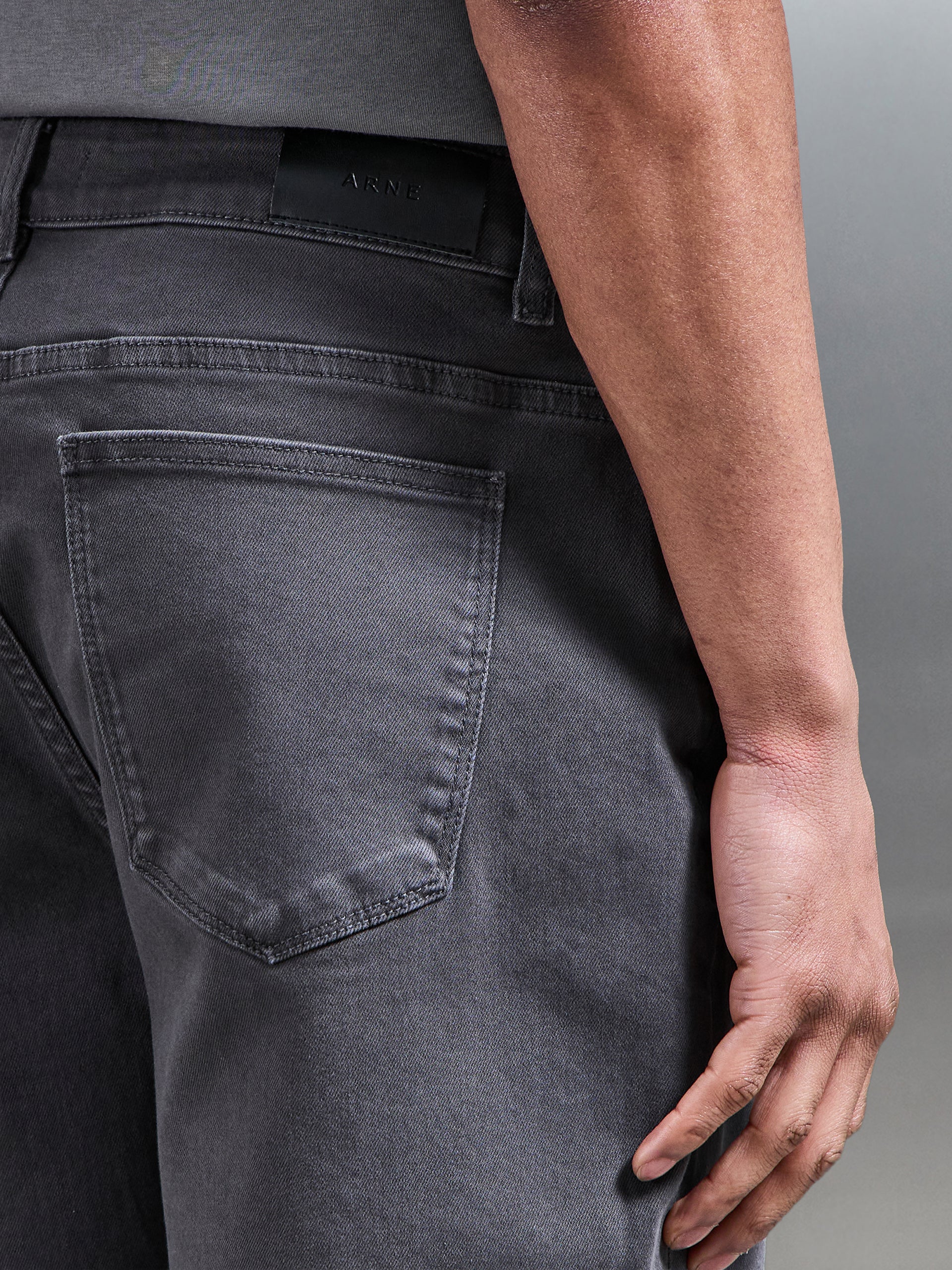Relaxed Fit Denim Short in Grey - Image 5