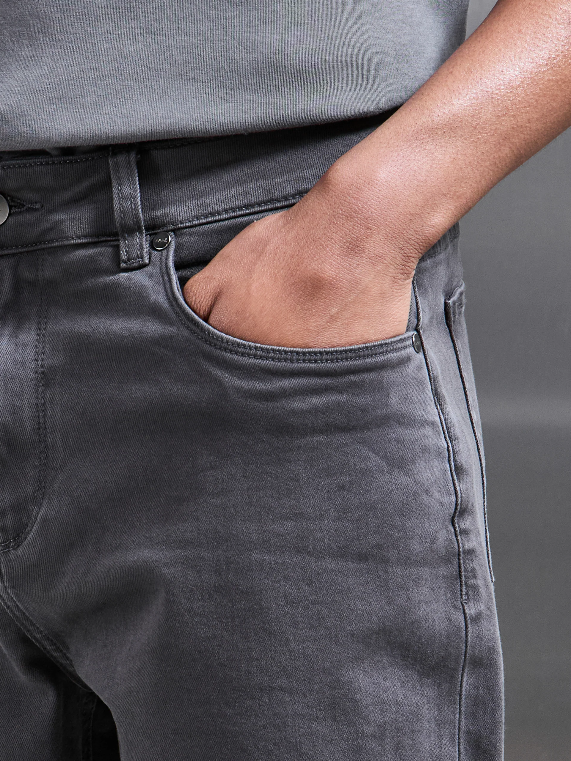Relaxed Fit Denim Short in Grey - Image 6