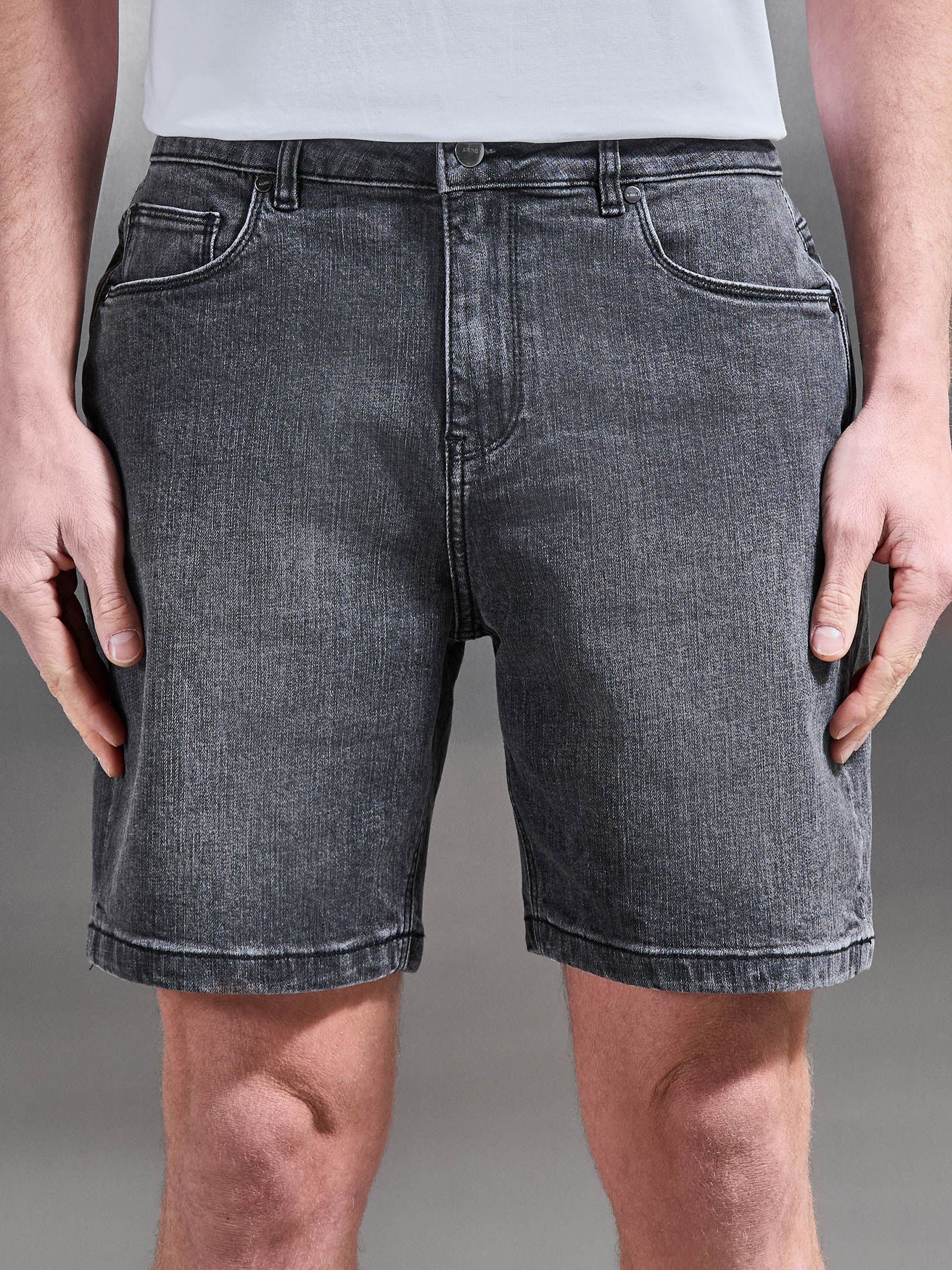 Relaxed Fit Denim Short in Grey Wash - Image 4