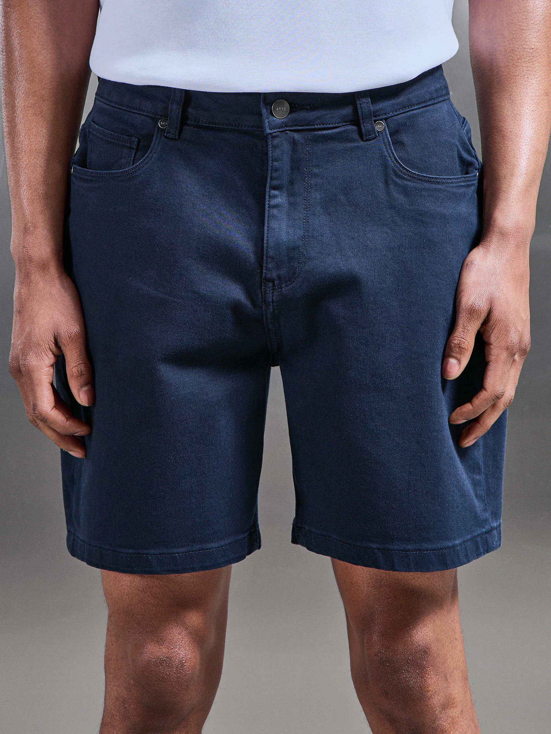 Relaxed Fit Denim Short in Navy - Image 4