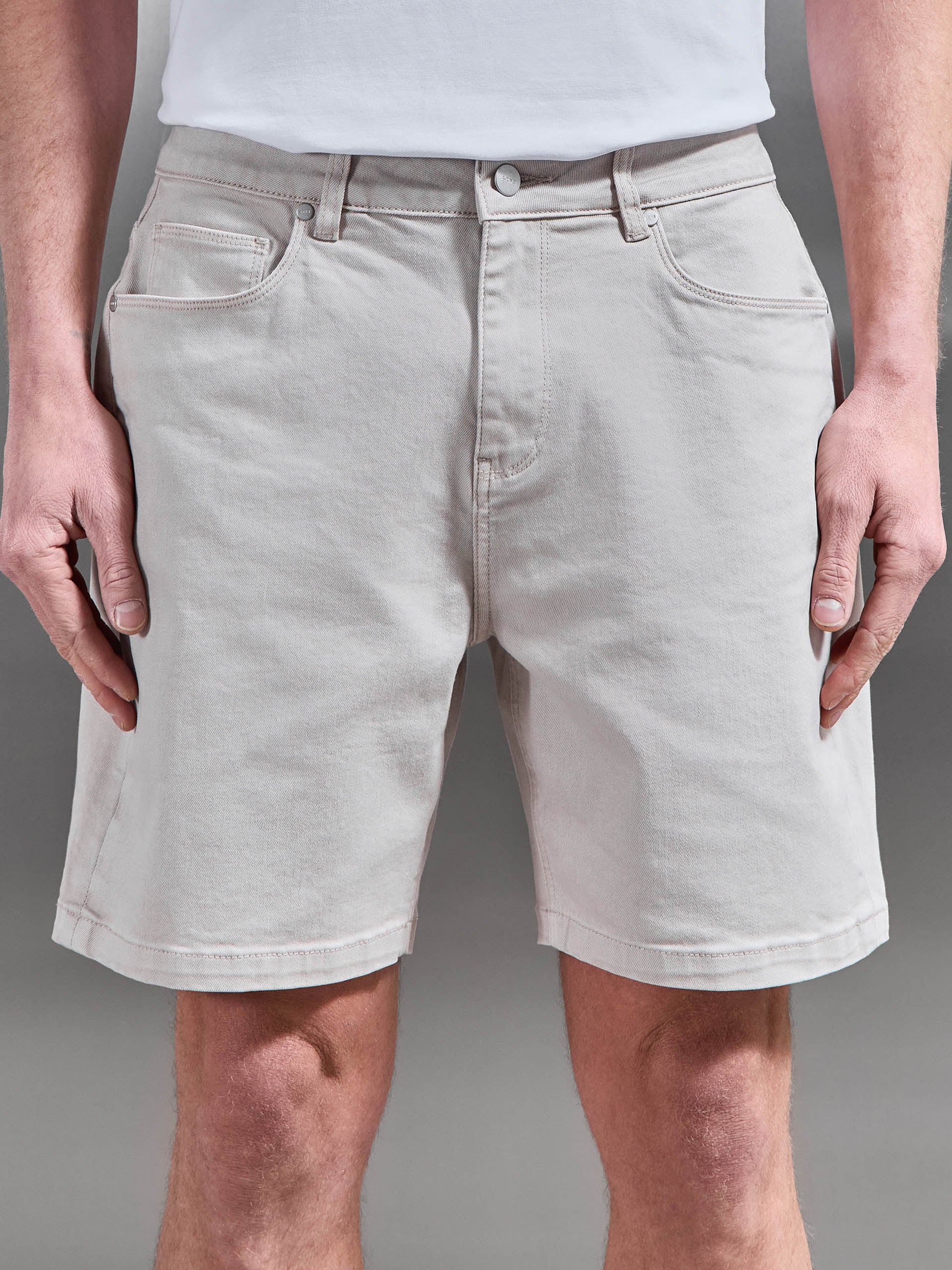Relaxed Fit Denim Short in Stone - Image 4