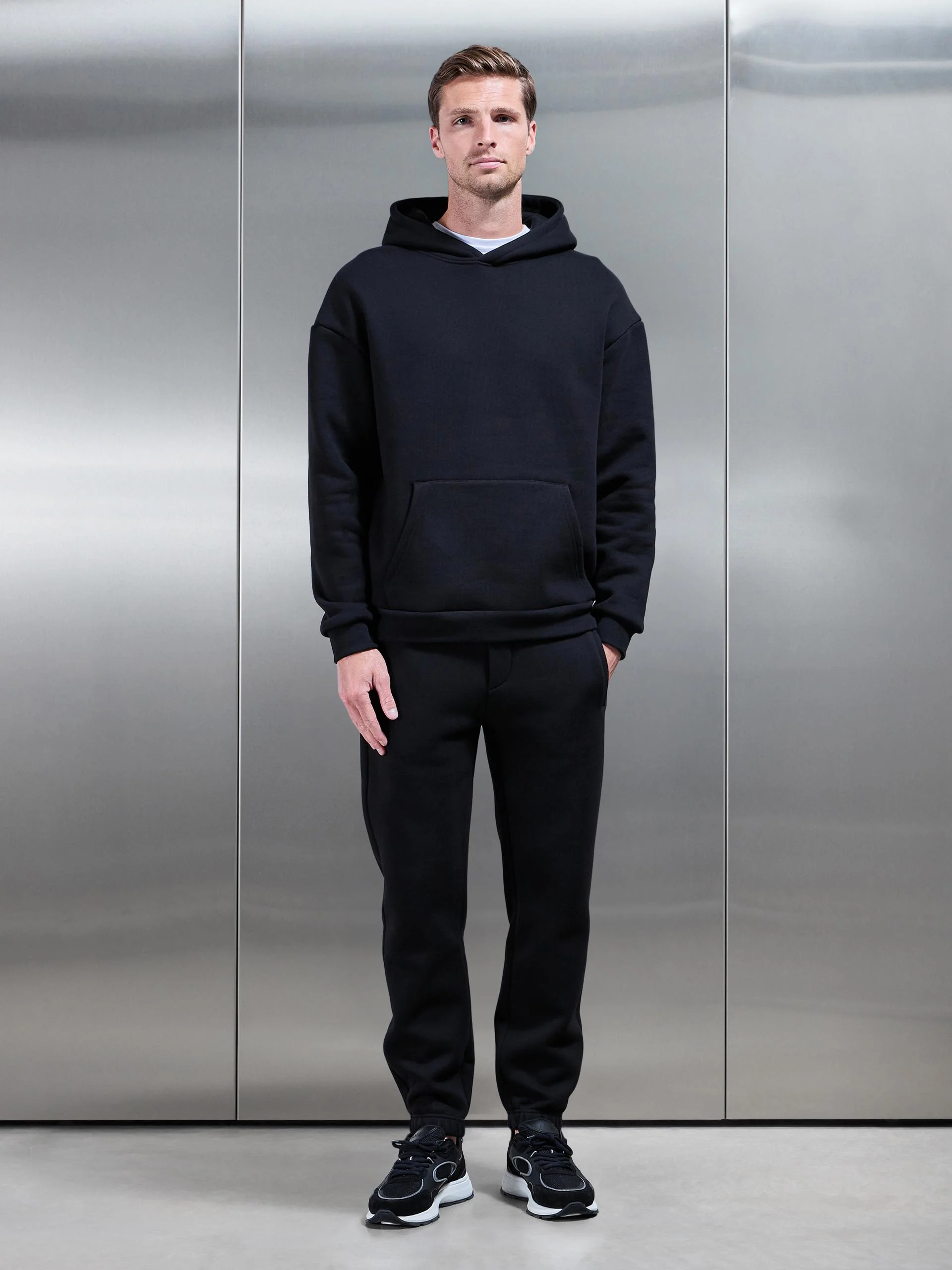 Relaxed Fit Jogger in Black - Image 2