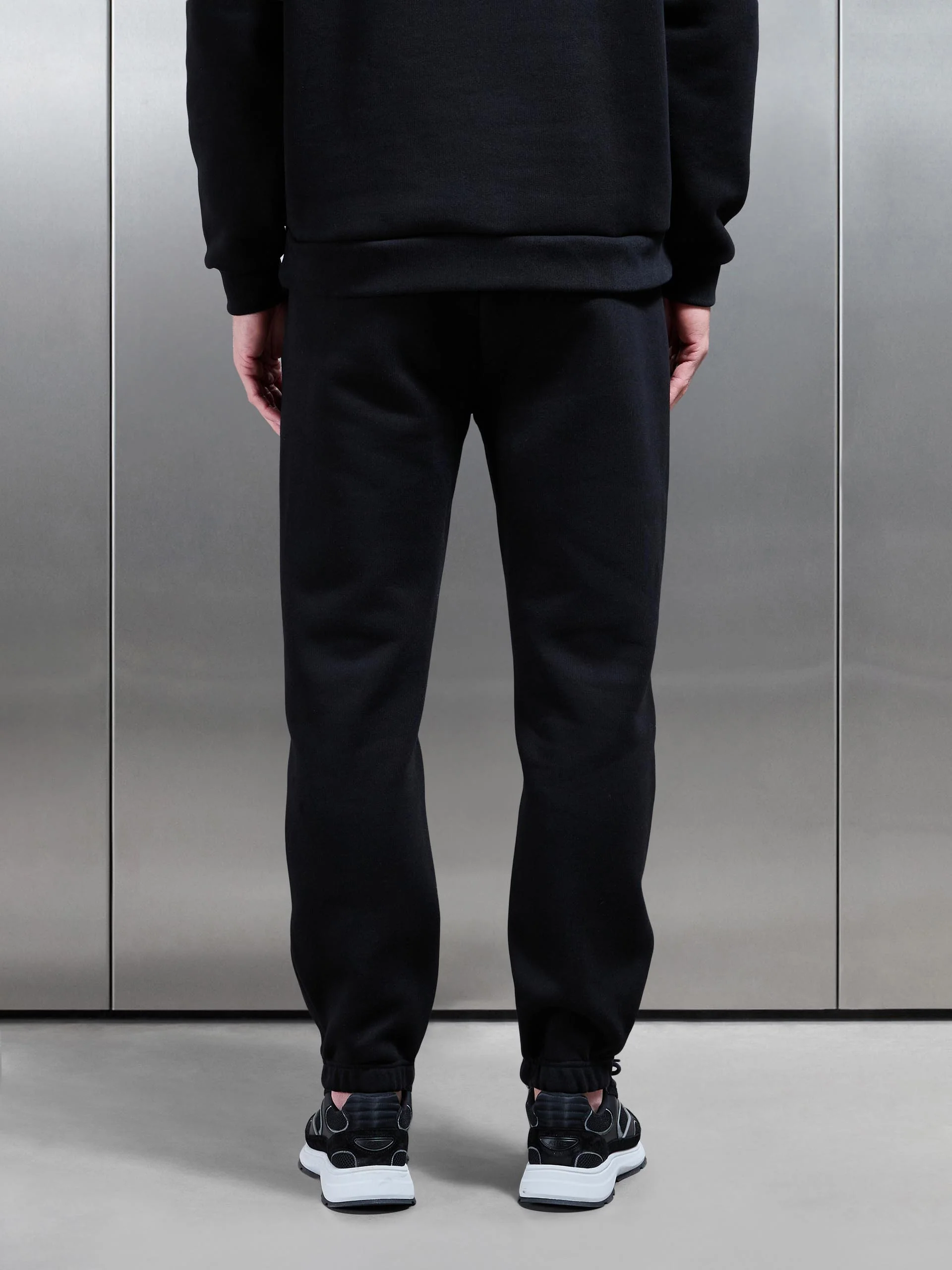 Relaxed Fit Jogger in Black - Image 3